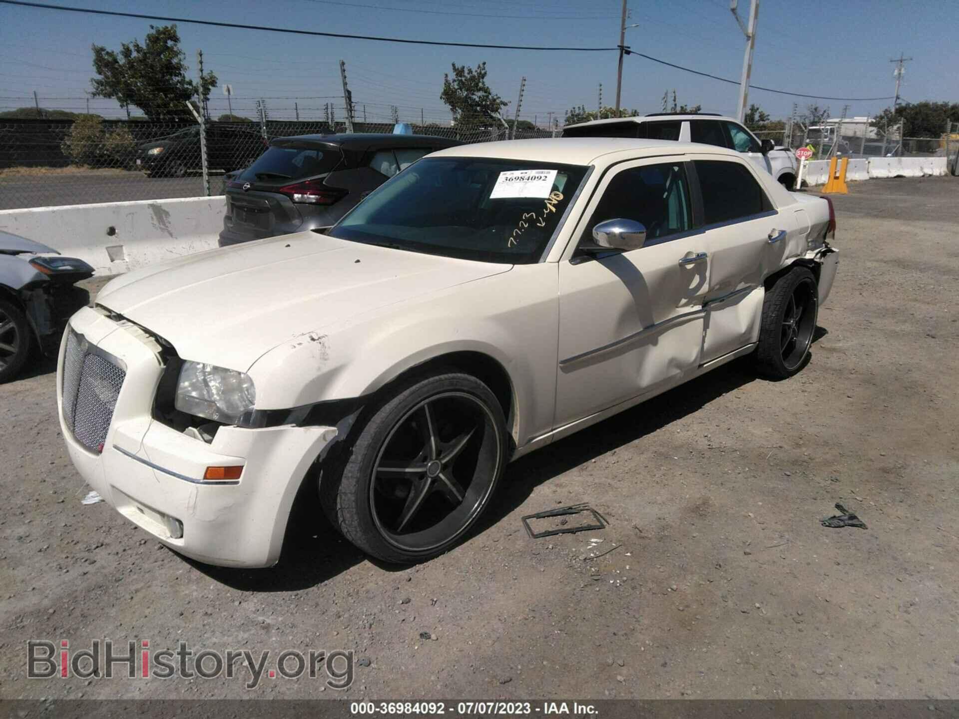 2010 CHRYSLER 300 - VIN: 2C3CA5CV2AH305449 - Фото 6