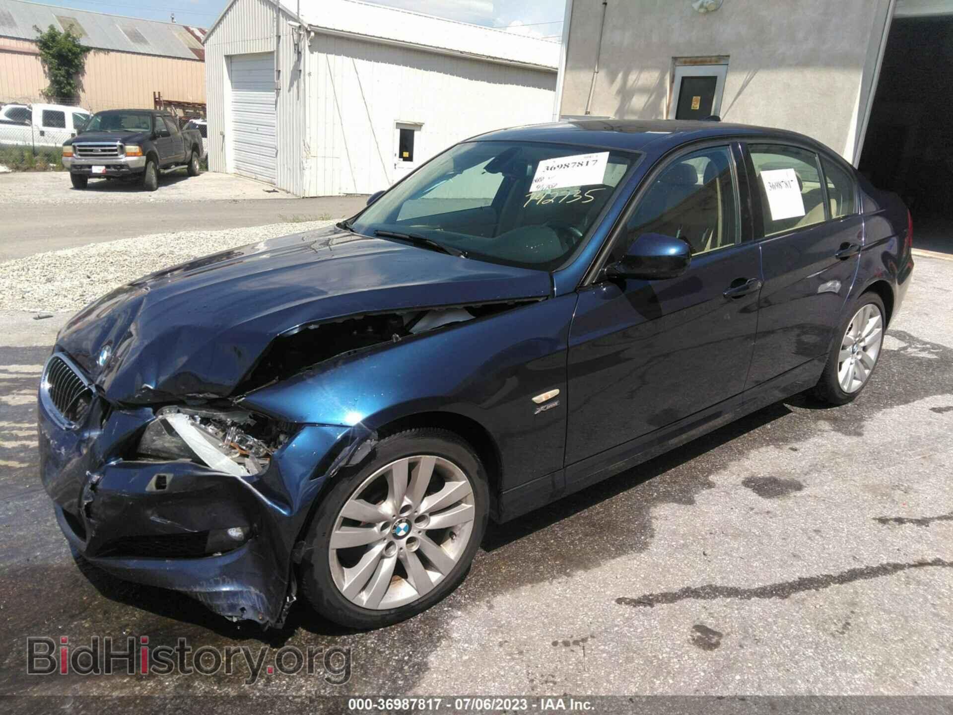2011 BMW 335I - VIN: WBAPL5C51BA742735 - Фото 2