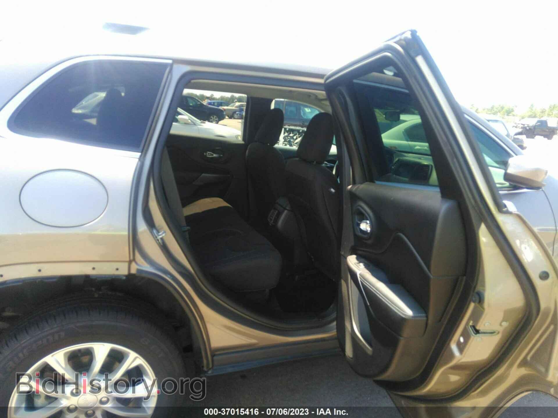 2019 JEEP CHEROKEE - VIN: 1C4PJLCB0KD222236 - Фото 8