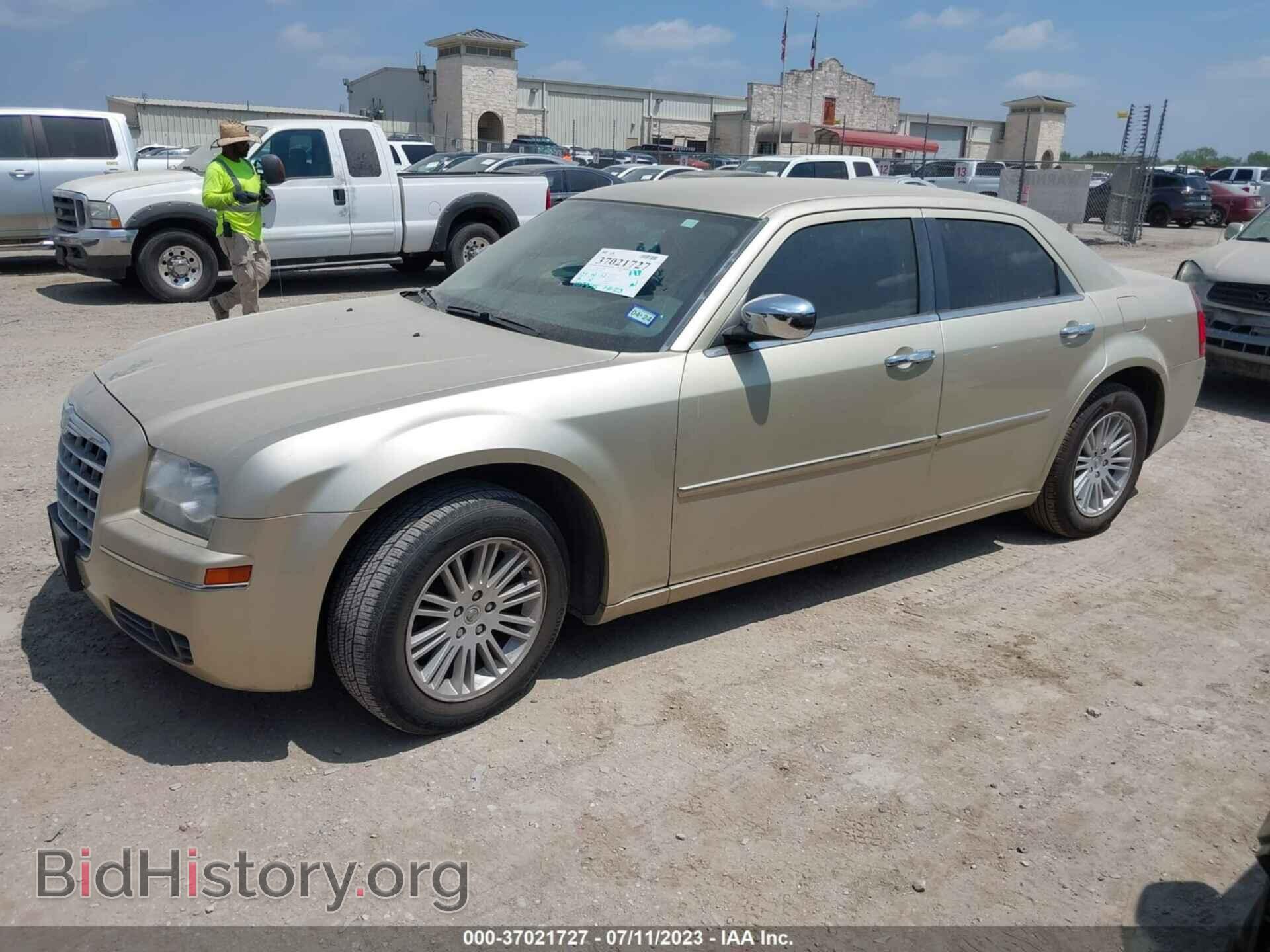 2010 CHRYSLER 300 - VIN: 2C3CA4CD4AH159234 - Фото 2