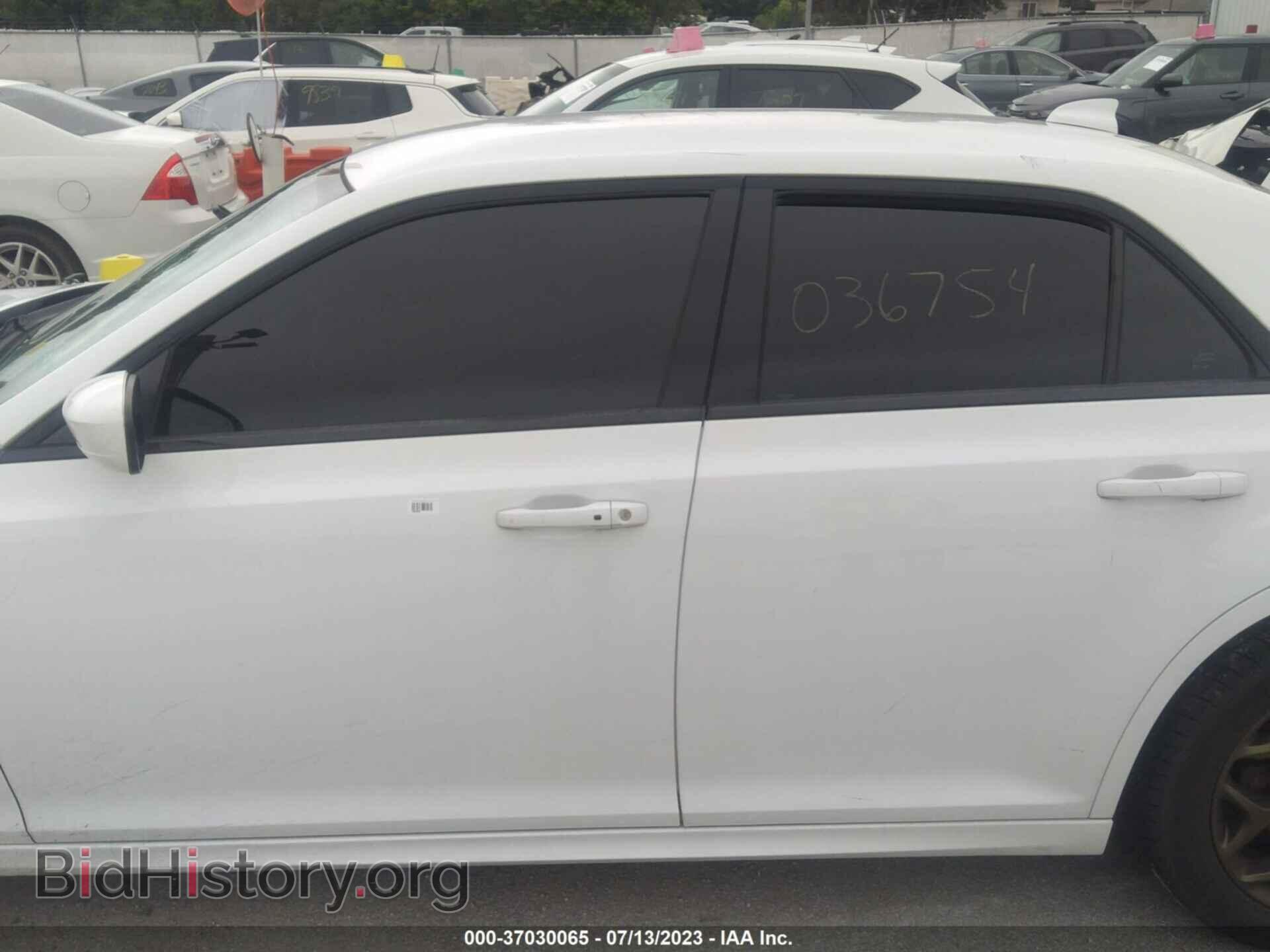2016 CHRYSLER 300 - VIN: 2C3CCAGG7GH296447 - Фото 13