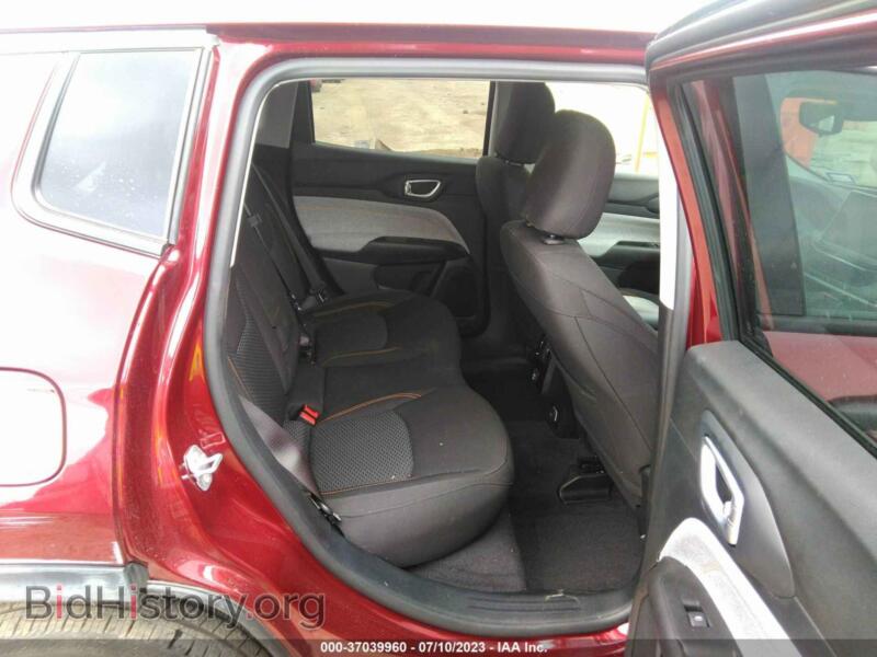 2022 Jeep COMPASS (VIN 3C4NJCAB0NT213948) — photo 8 of 16