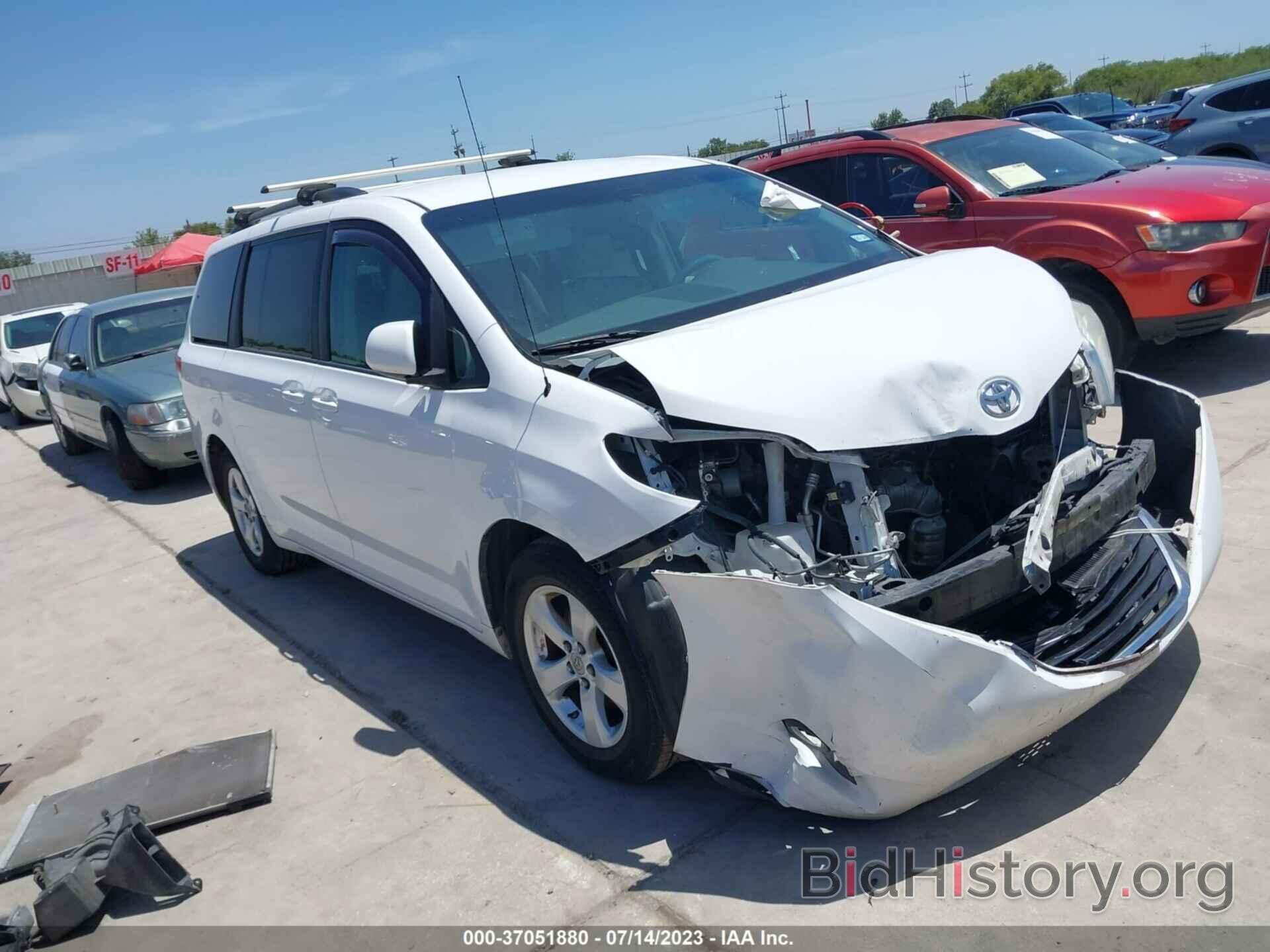 Photo 5TDKK3DCXCS226850 - TOYOTA SIENNA 2012