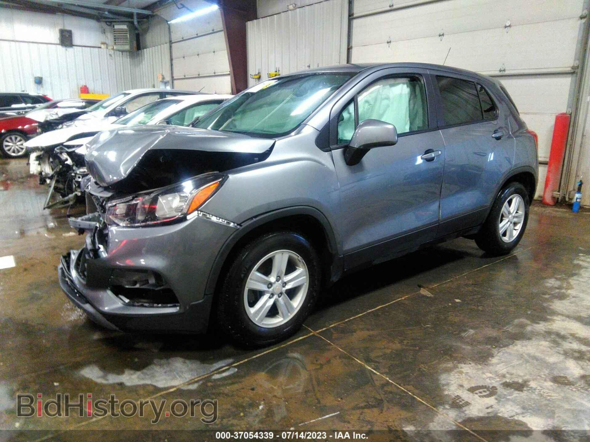 2020 CHEVROLET TRAX - VIN: 3GNCJKSB3LL324059 - Фото 2