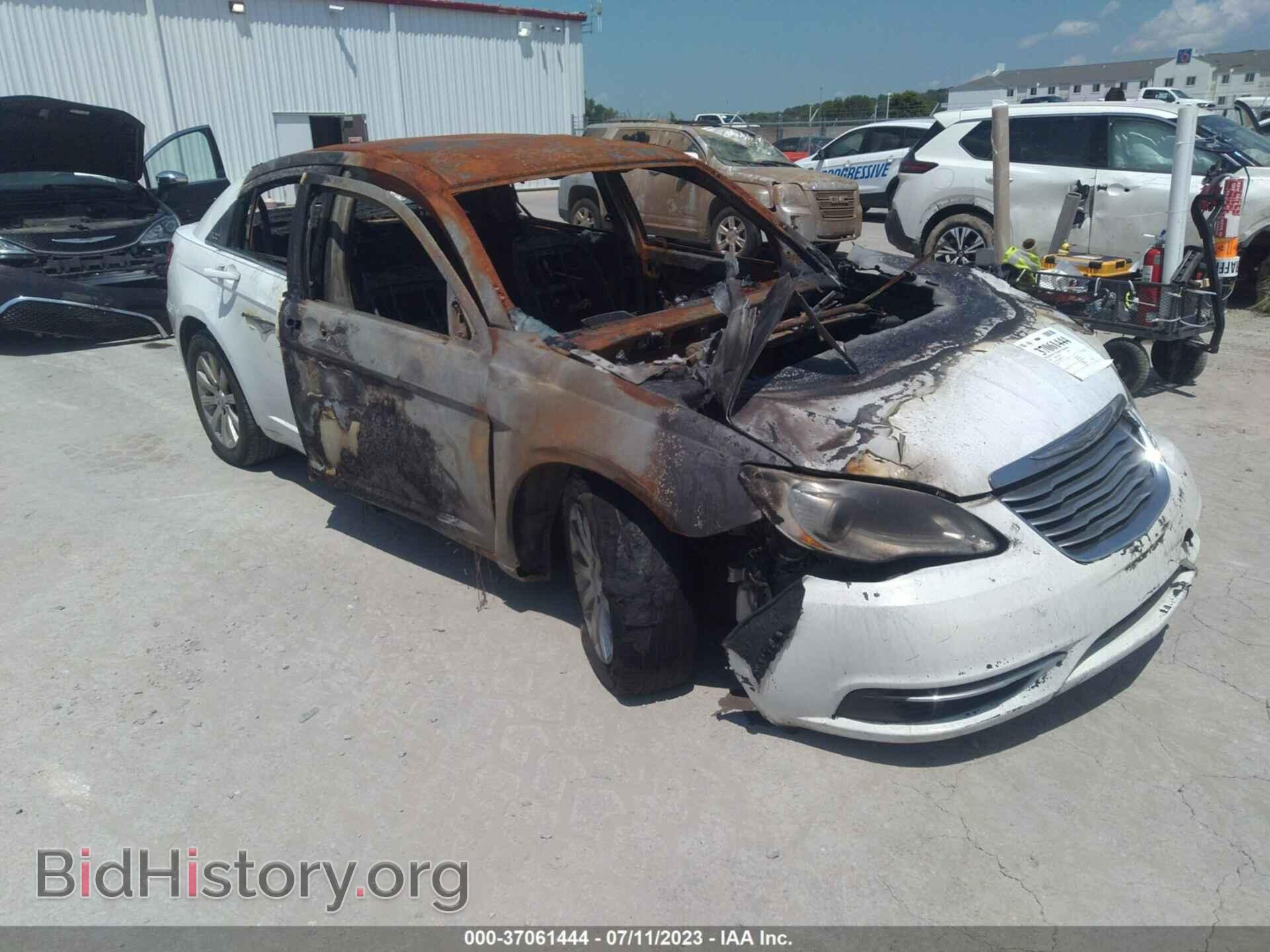 Photo 1C3BC1FB9BN547759 - CHRYSLER 200 2011