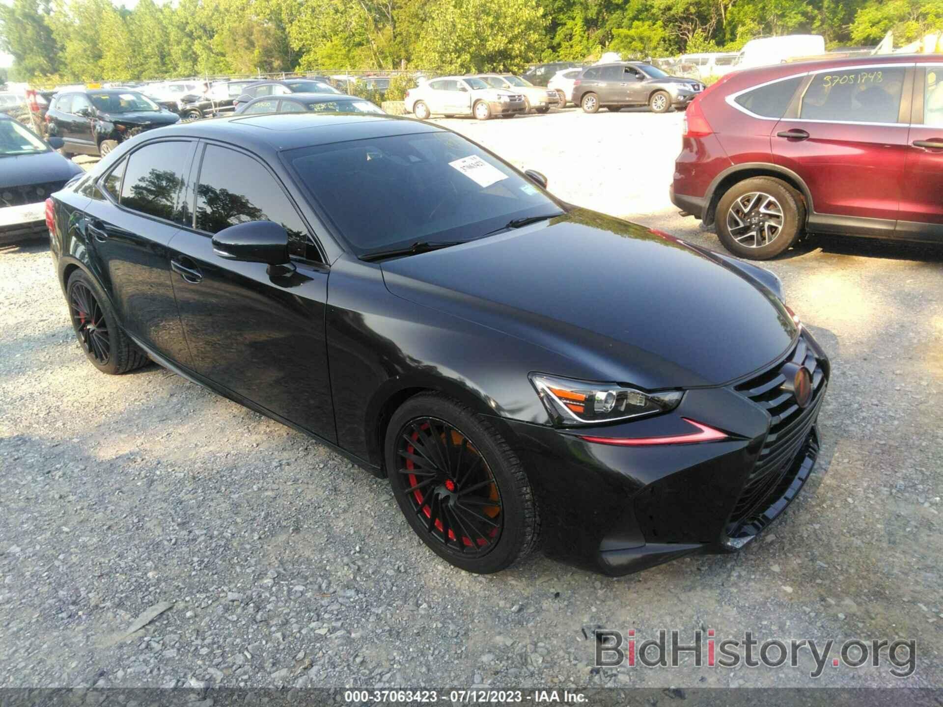 Photo JTHC81D21J5028660 - LEXUS IS 2018