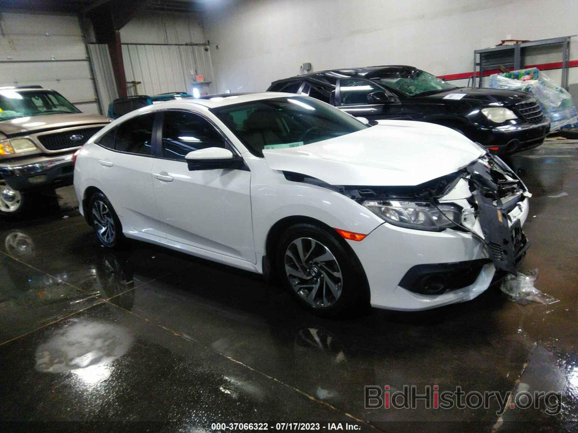 Photo 19XFC2F8XHE038638 - HONDA CIVIC SEDAN 2017