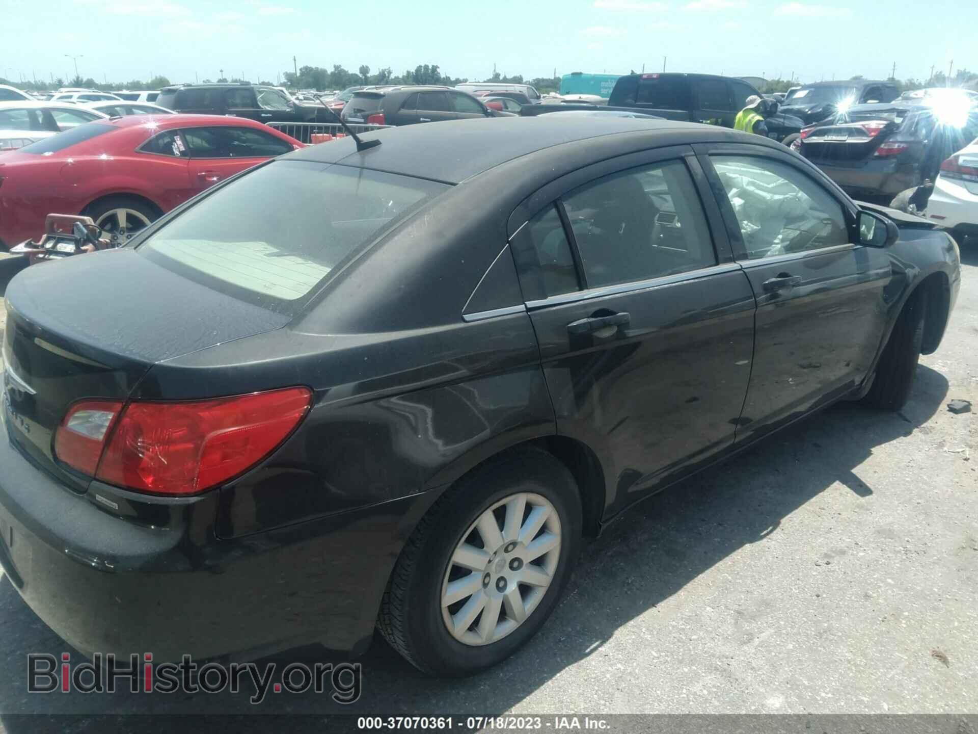 2010 CHRYSLER SEBRING - VIN: 1C3CC4FB4AN207889 - Фото 4