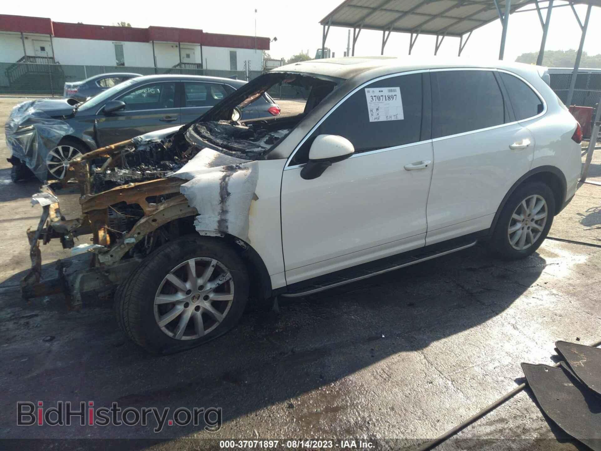 2011 PORSCHE CAYENNE - VIN: WP1AA2A25BLA08382 - Фото 2