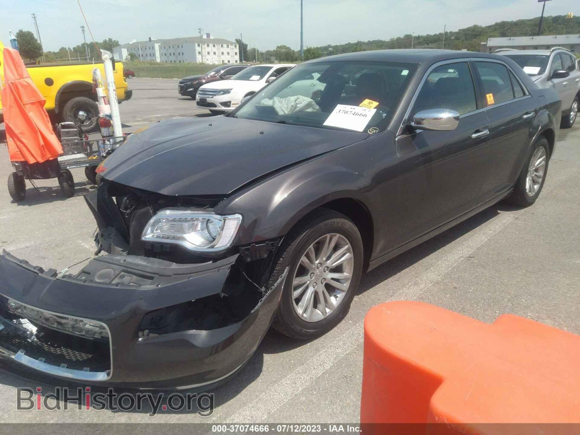 2016 CHRYSLER 300 - VIN: 2C3CCAEG2GH320253 - Фото 2
