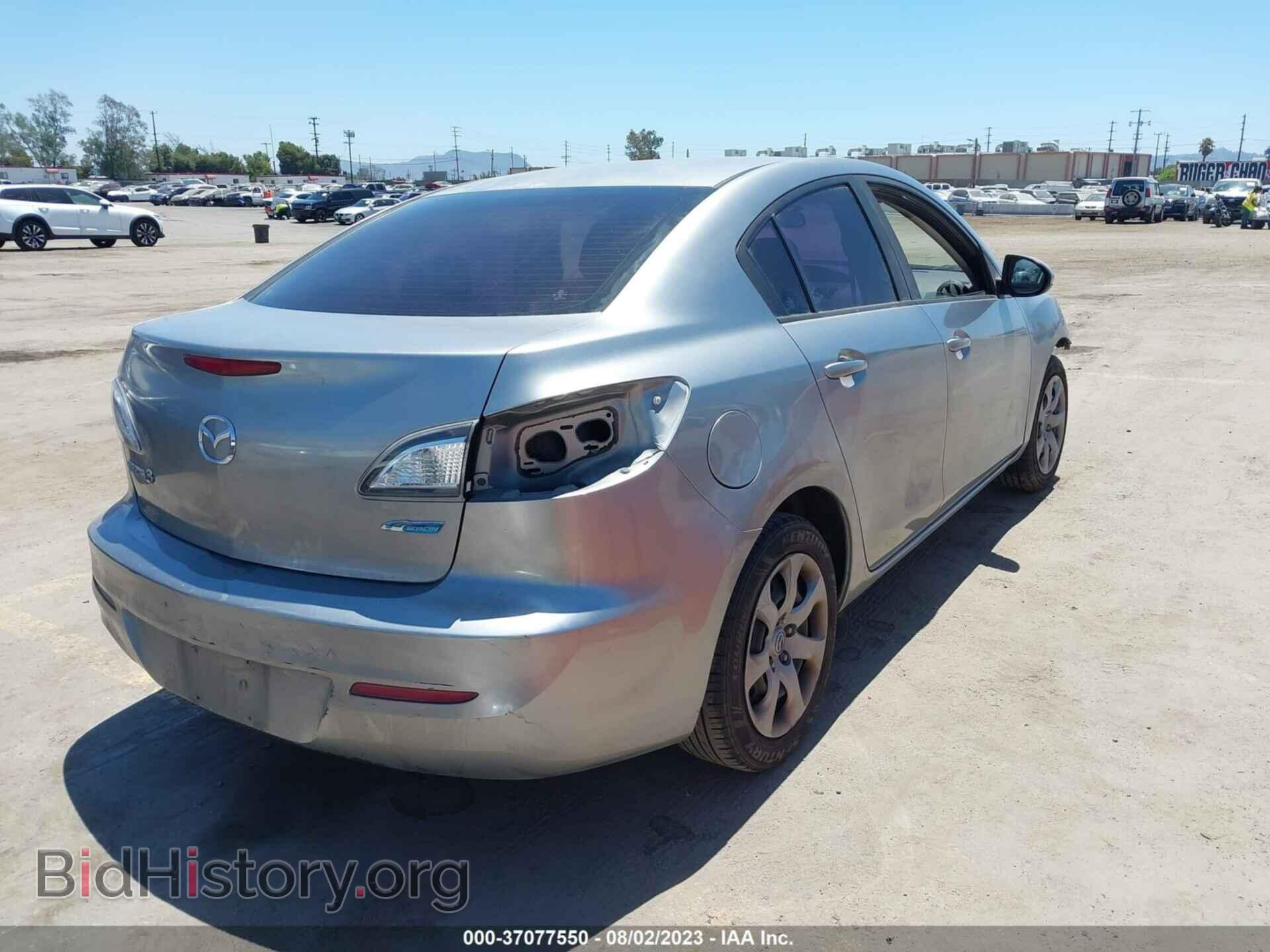 2013 MAZDA MAZDA3 - VIN: JM1BL1U81D1702172 - Фото 4