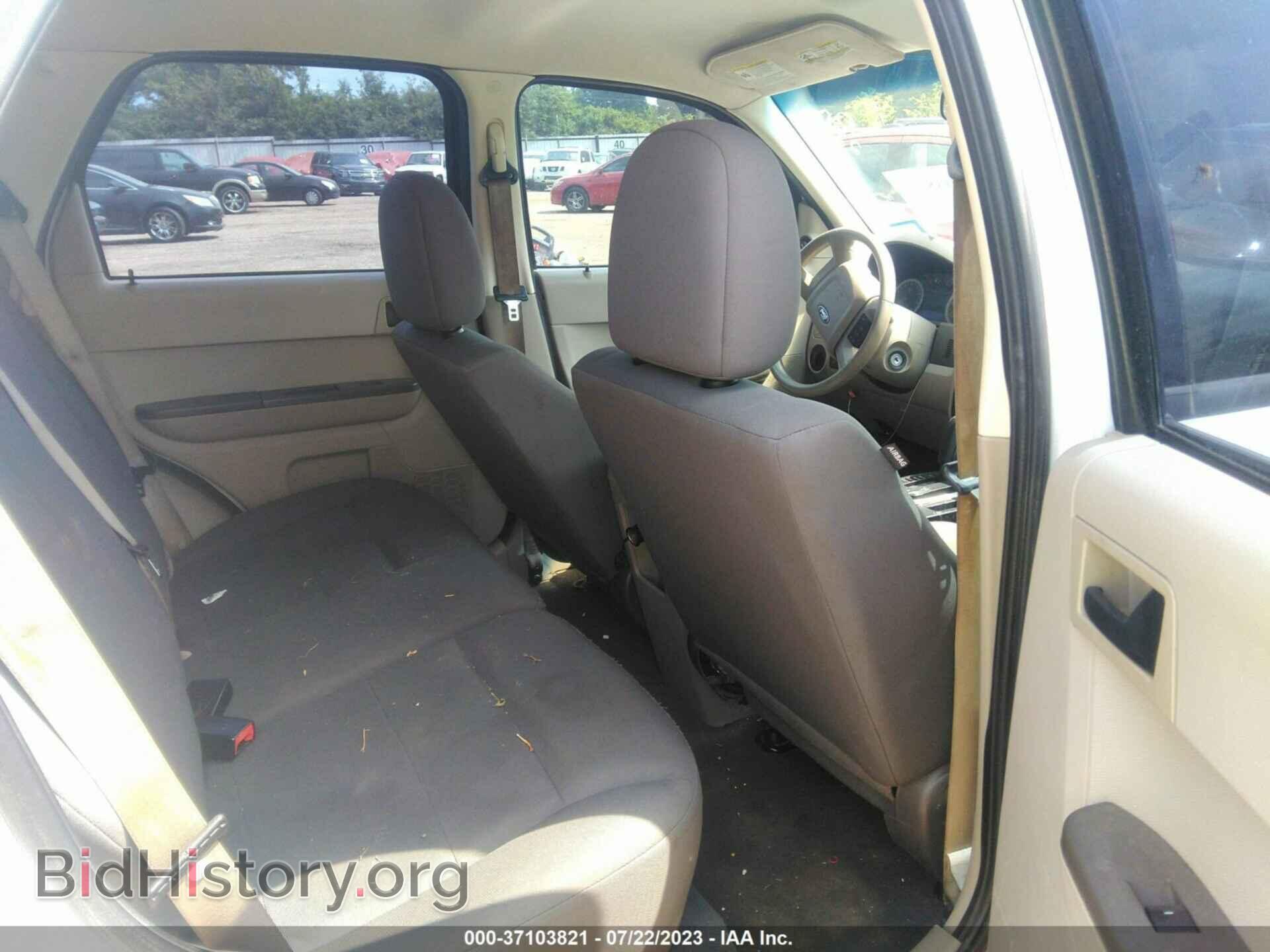 2011 FORD ESCAPE - VIN: 1FMCU0C74BKA44807 - Фото 8