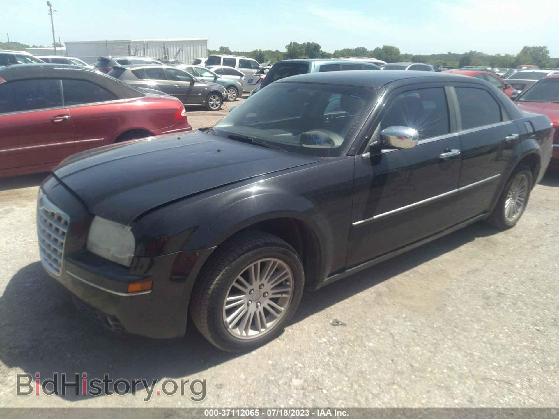 2010 CHRYSLER 300 - VIN: 2C3CA5CV6AH163204 - Фото 2