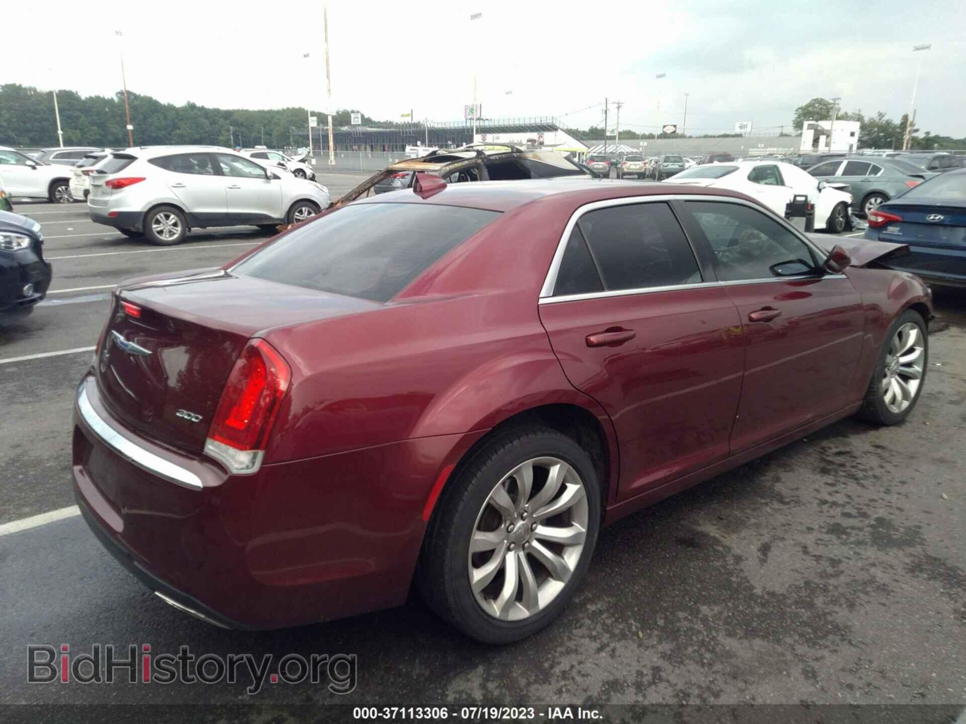 2019 CHRYSLER 300 - VIN: 2C3CCAAG1KH547934 - Фото 4