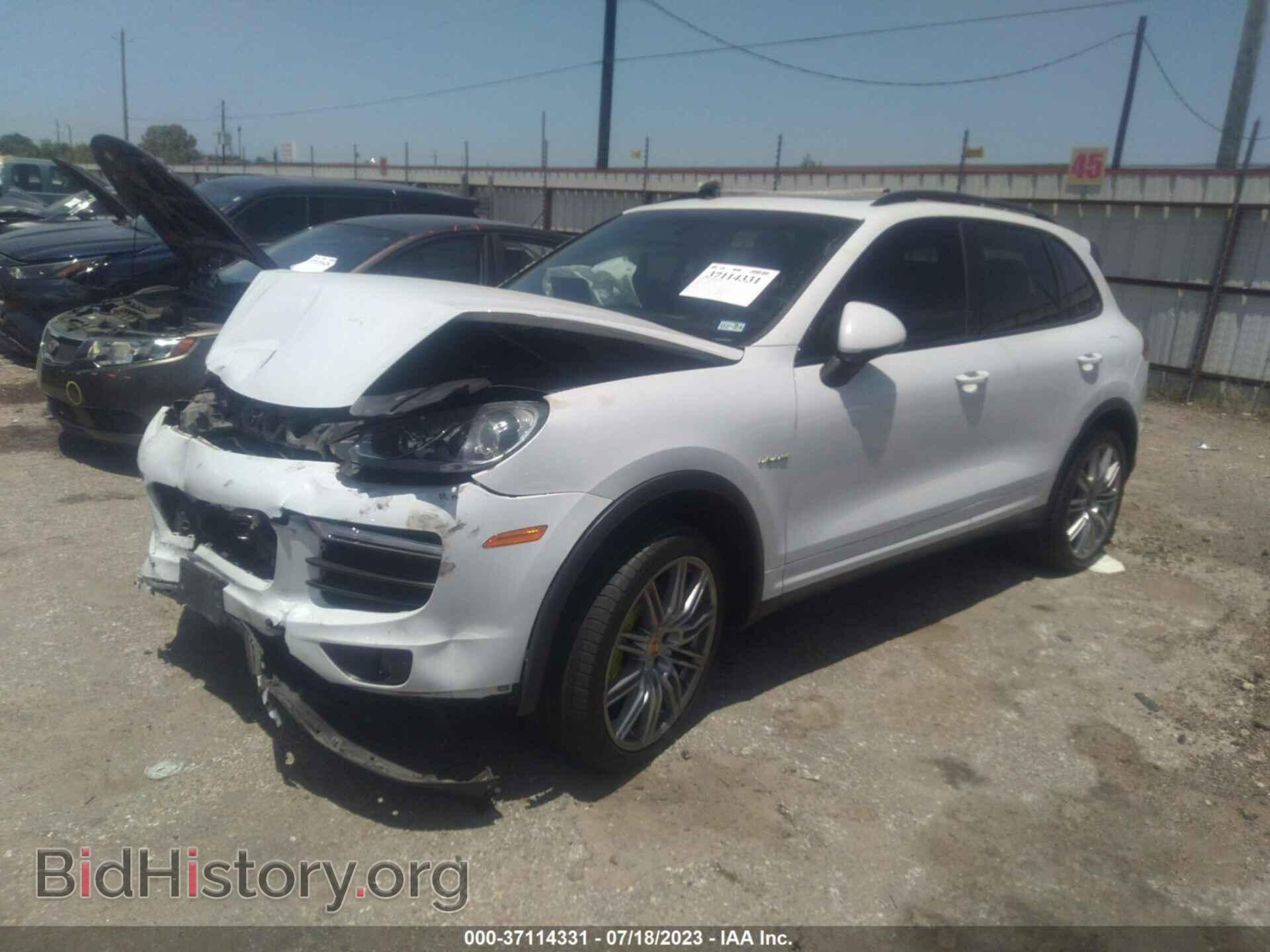 2016 PORSCHE CAYENNE - VIN: WP1AE2A26GLA61801 - Фото 2