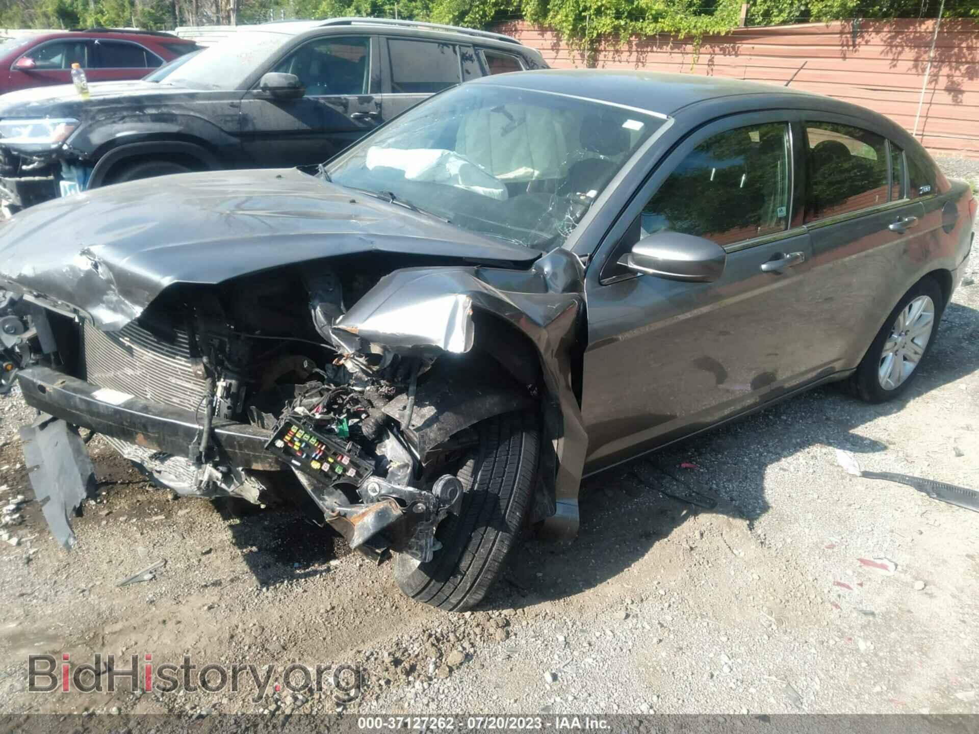 2011 CHRYSLER 200 - VIN: 1C3BC1FB1BN612183 - Фото 2