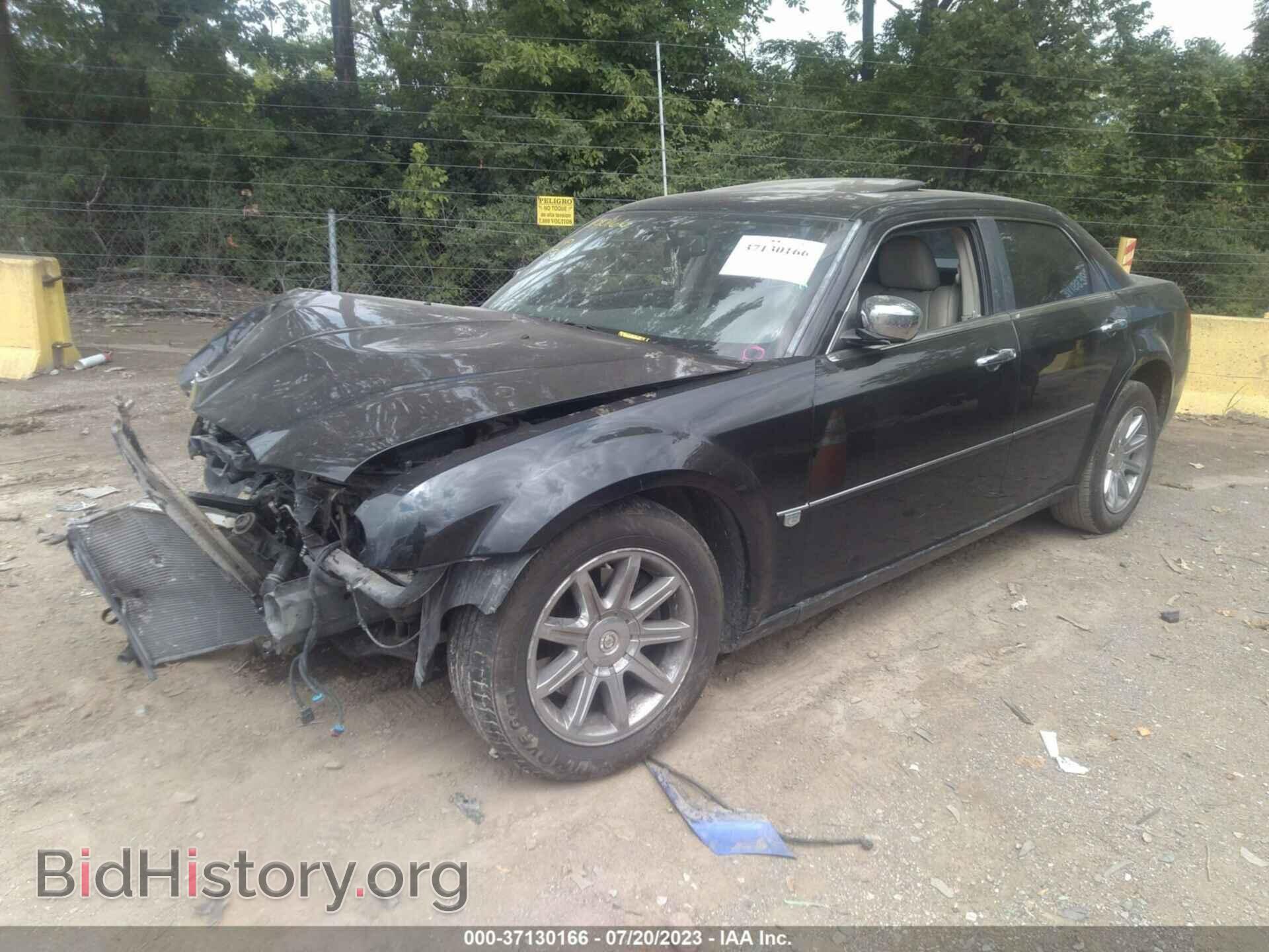 2006 CHRYSLER 300 - VIN: 2C3KA63H26H244557 - Фото 2