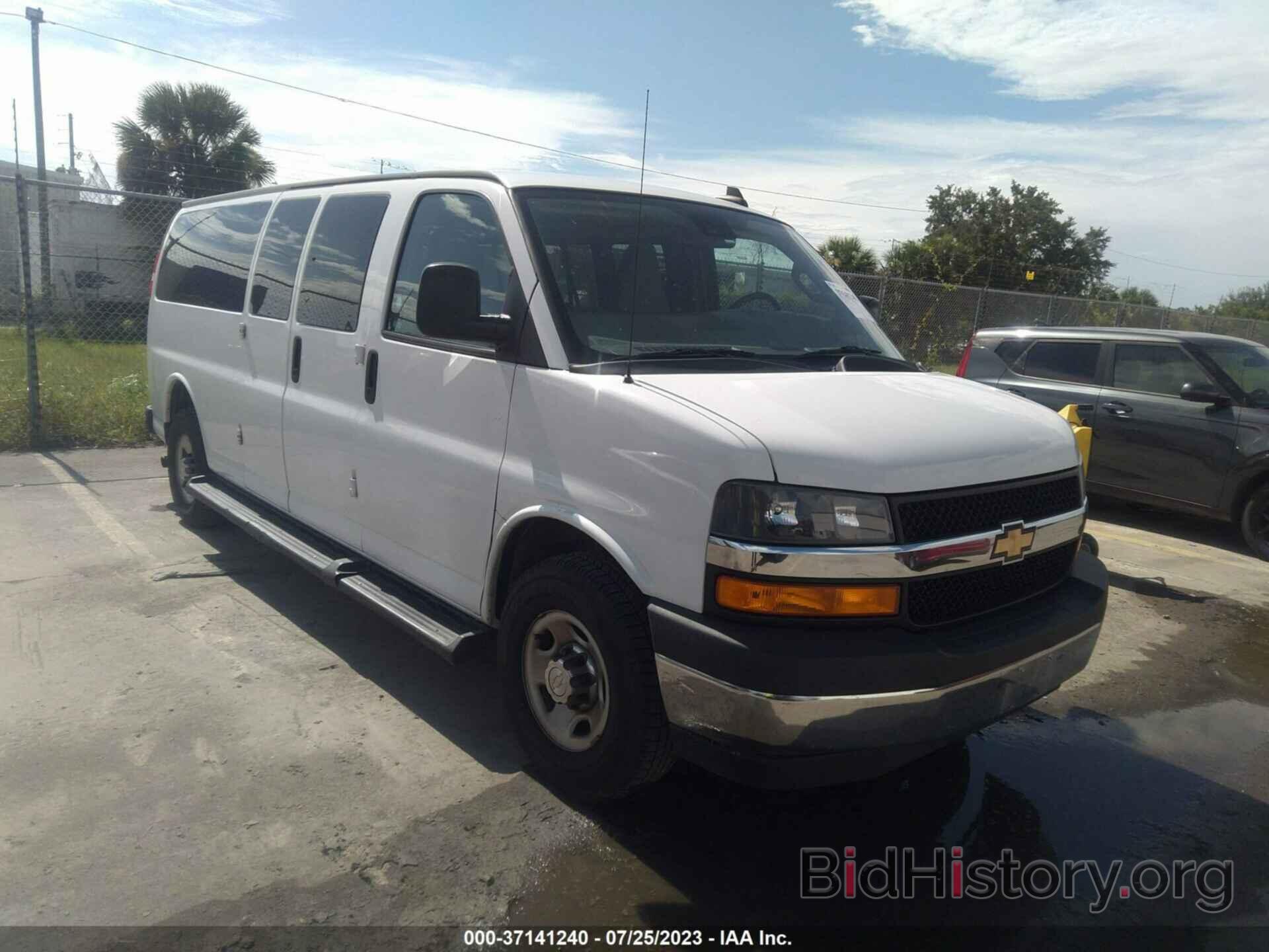 Фотография 1GAZGPFGXL1209026 - CHEVROLET EXPRESS PASSENGER 2020