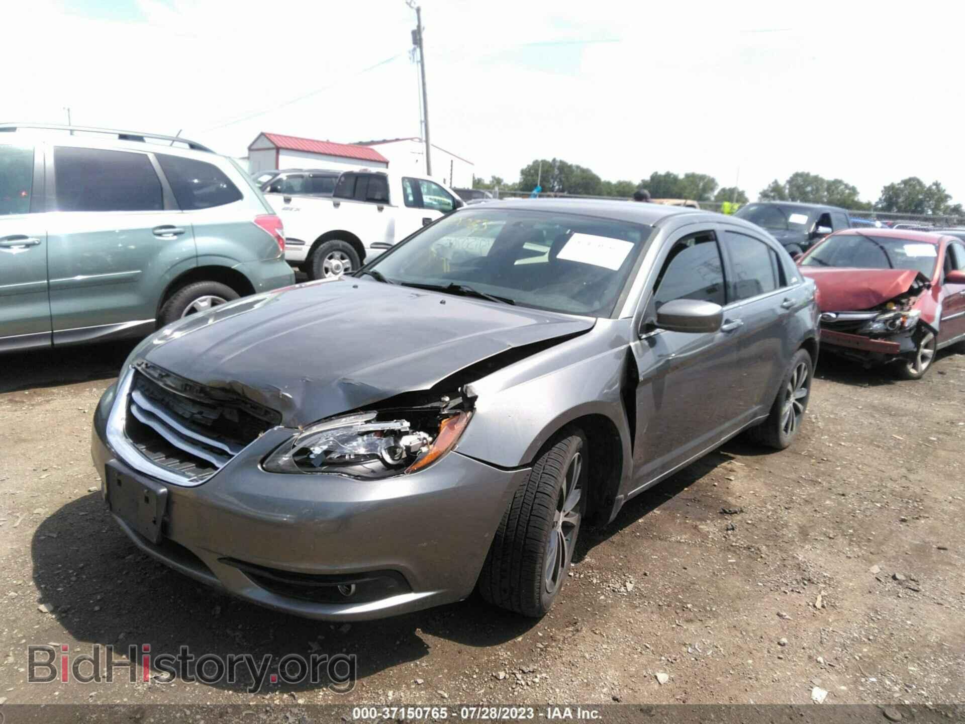 2013 CHRYSLER 200 - VIN: 1C3CCBBB2DN624457 - Фото 2