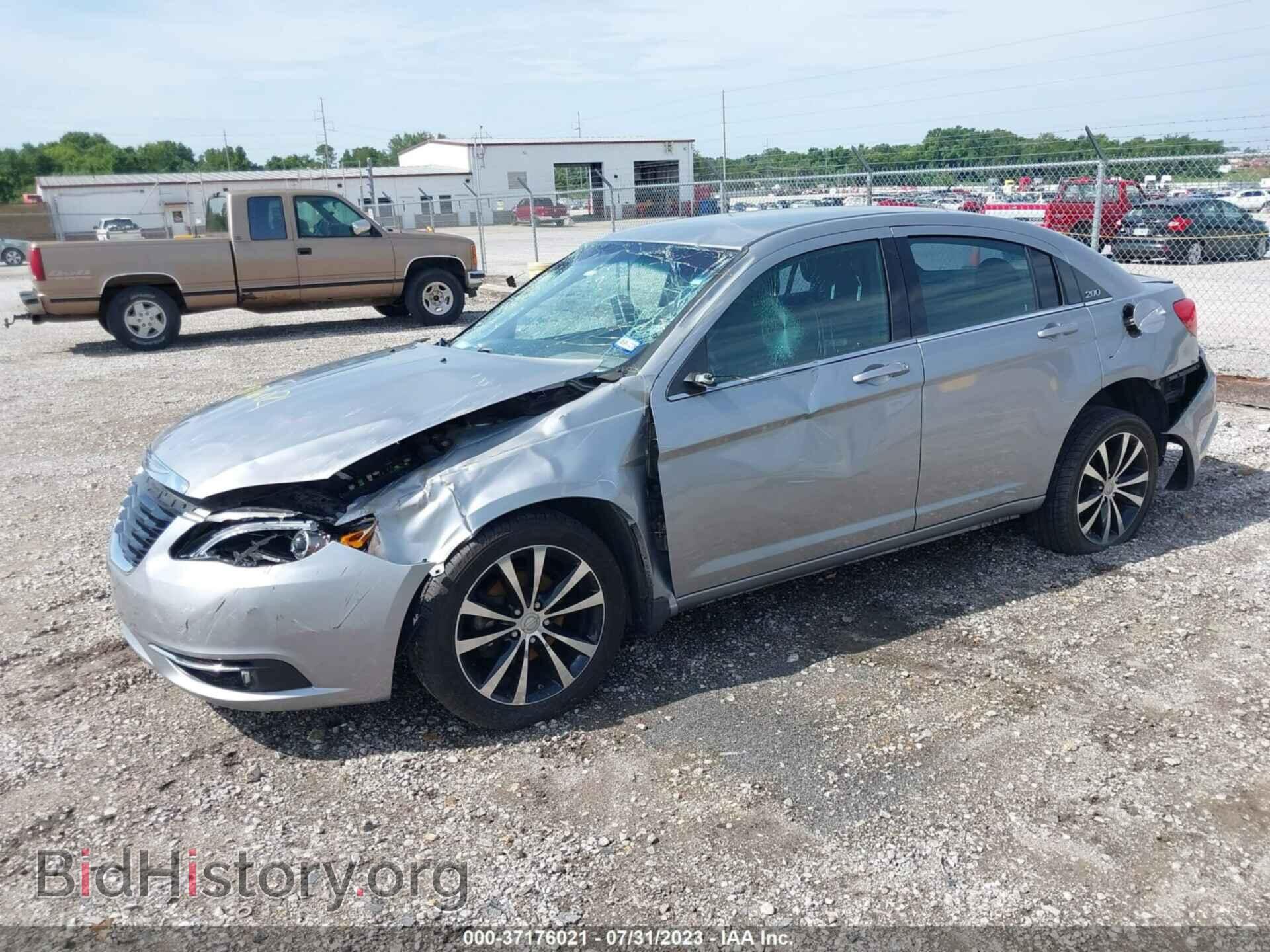 2013 CHRYSLER 200 - VIN: 1C3CCBBB2DN593761 - Фото 2