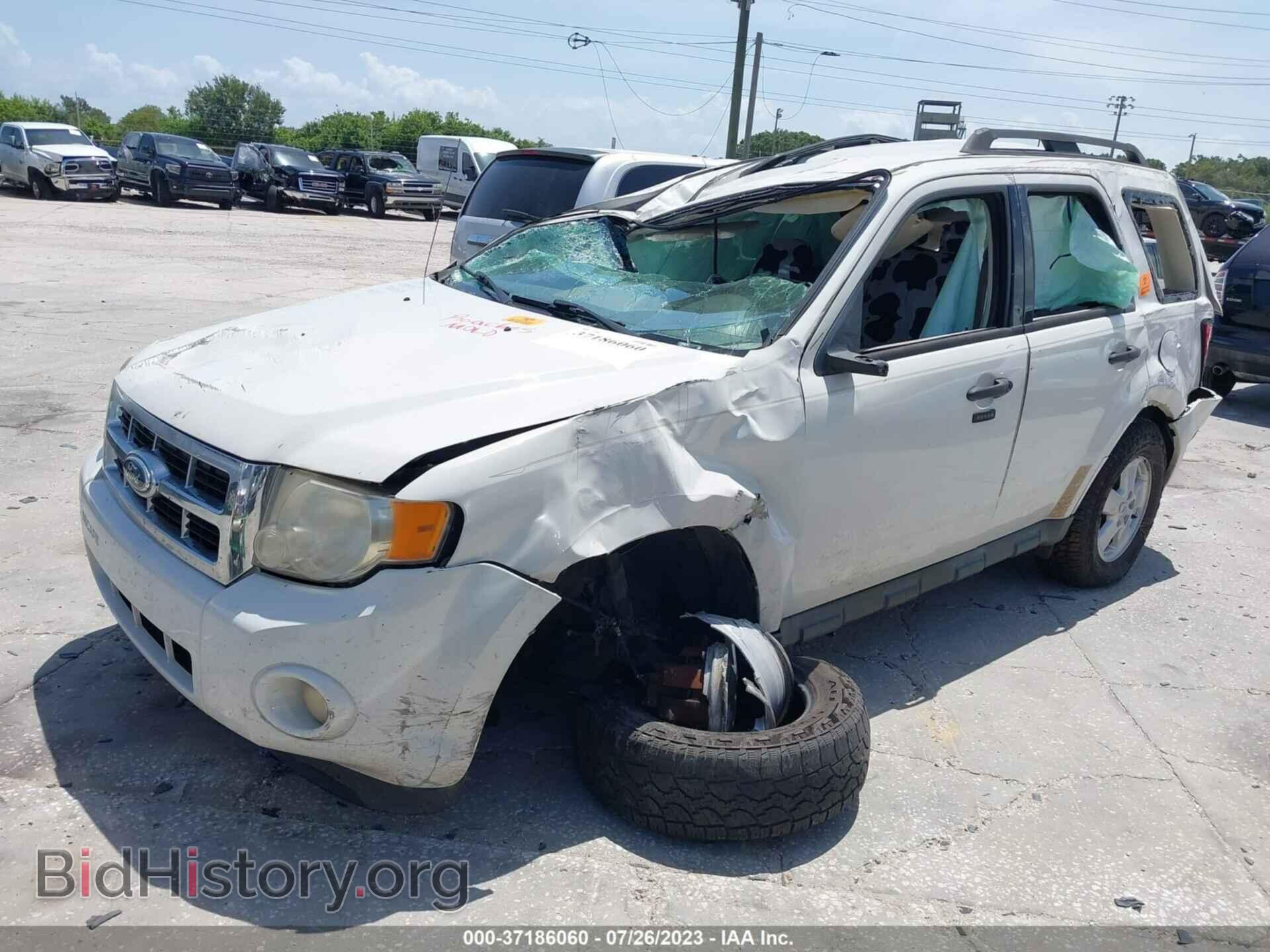 2011 FORD ESCAPE - VIN: 1FMCU0D78BKA87206 - Photo 2