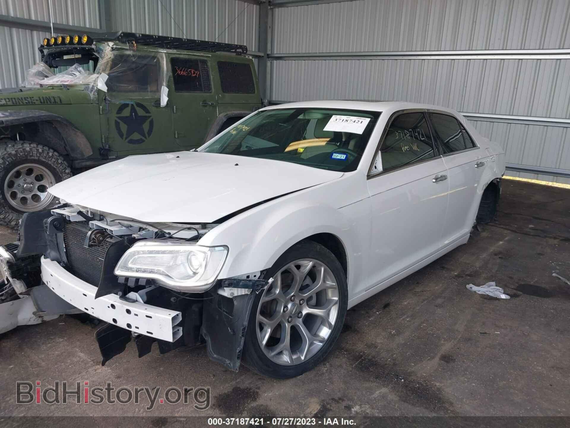 2015 CHRYSLER 300C - VIN: 2C3CCAPT3FH780952 - Фото 2