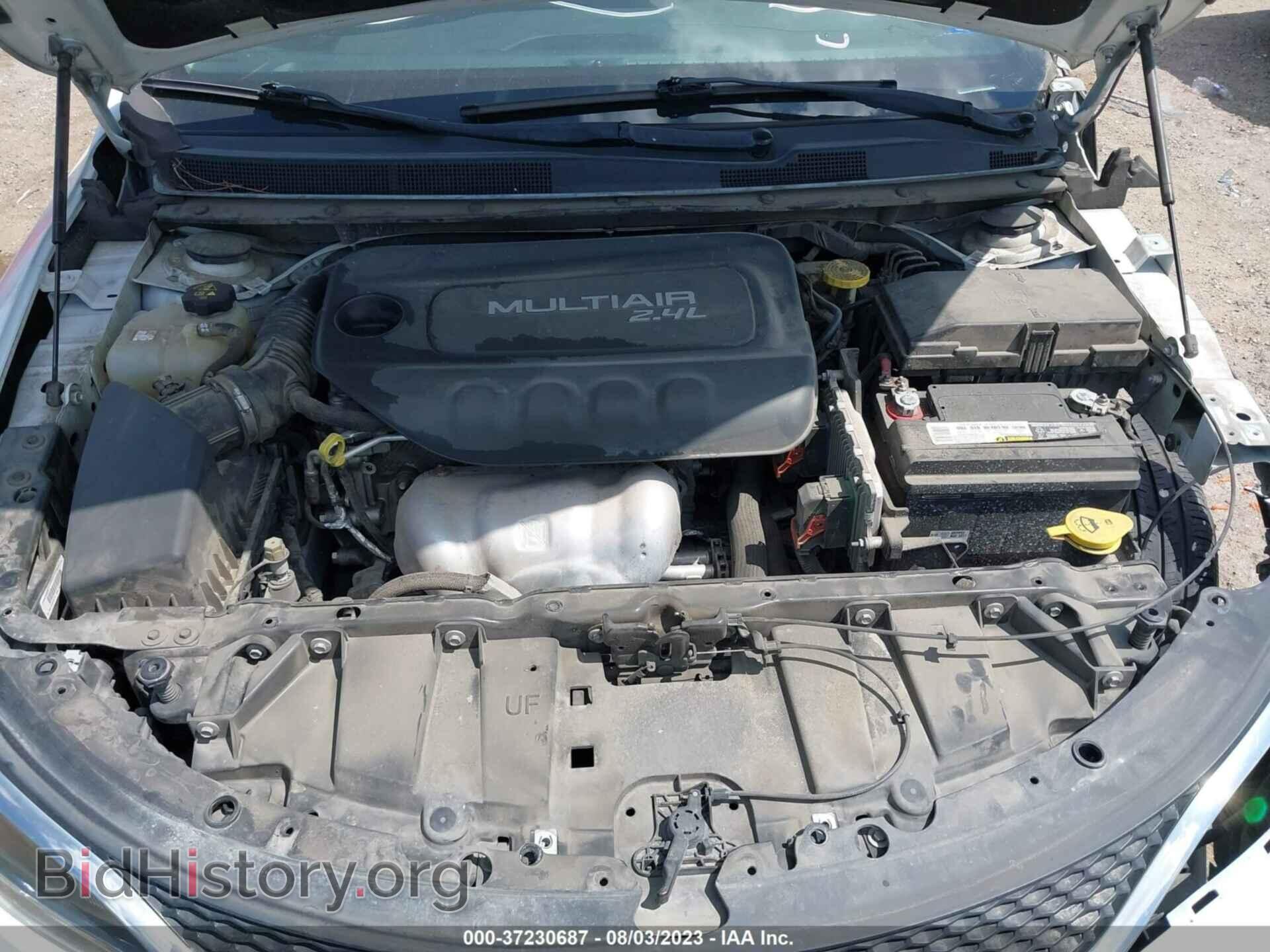 2016 CHRYSLER 200 - VIN: 1C3CCCAB6GN123714 - Фото 10