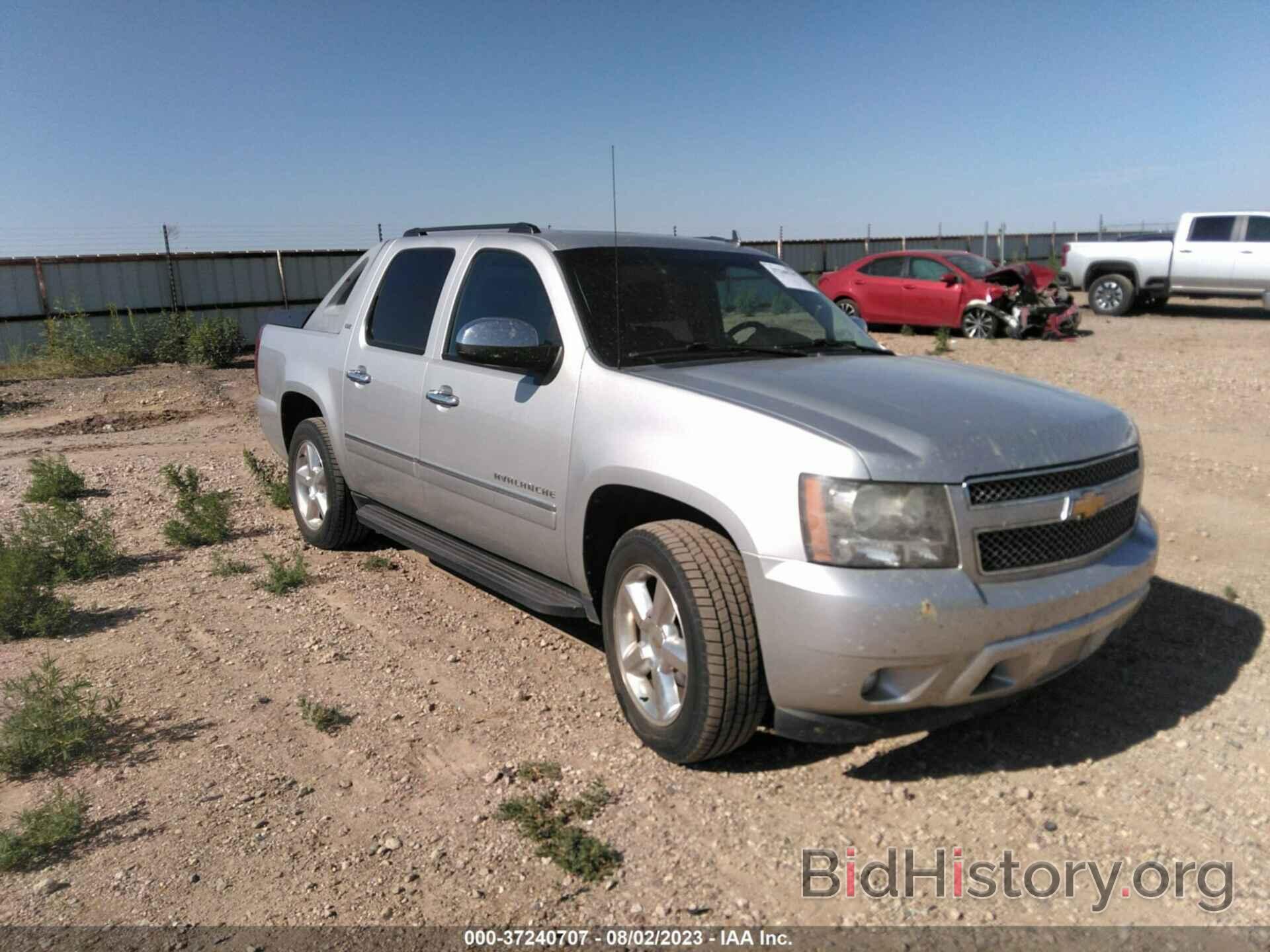 Photo 3GNVKGE03AG195761 - CHEVROLET AVALANCHE 2010