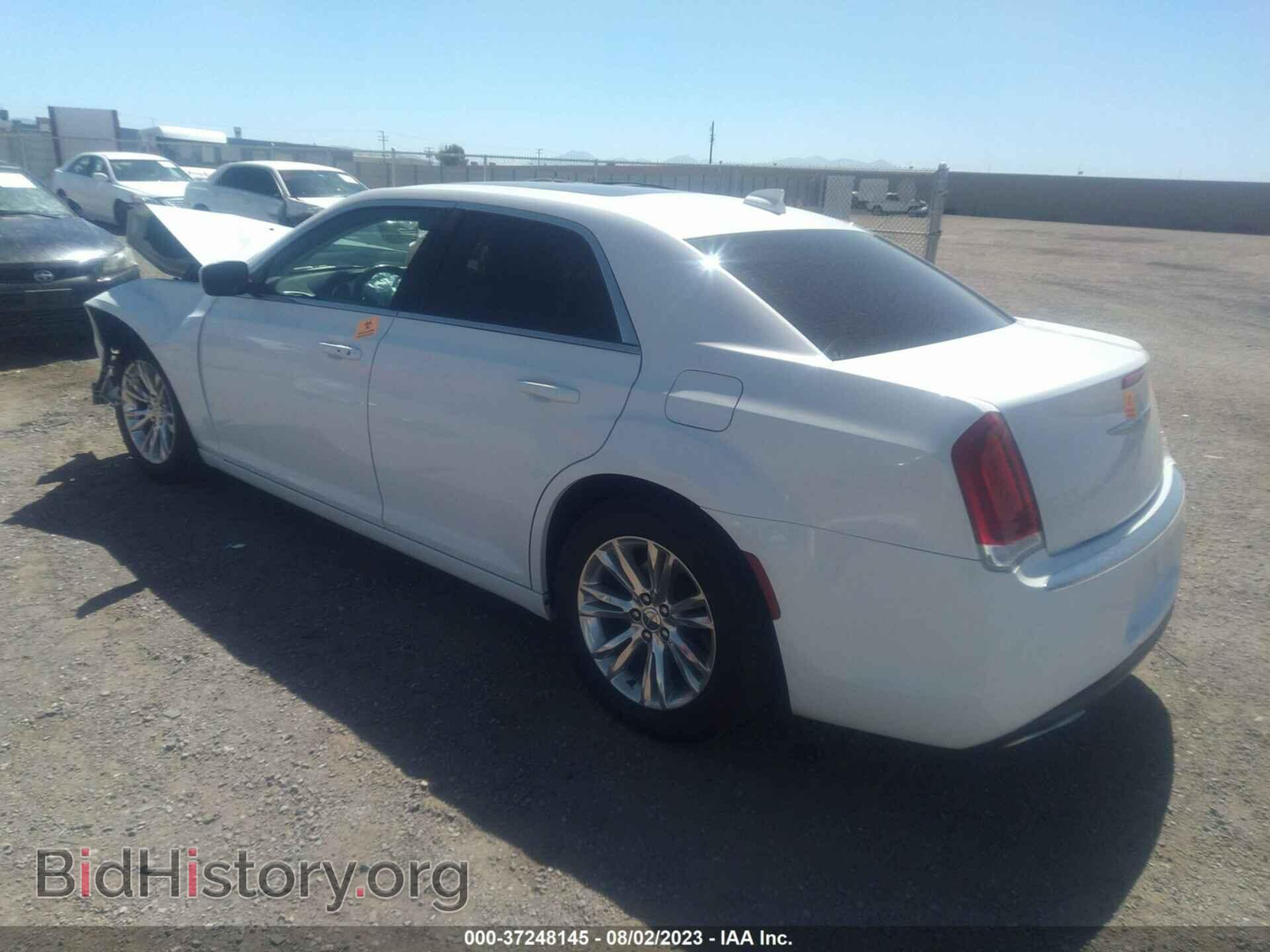 2017 CHRYSLER 300 - VIN: 2C3CCAAG8HH552332 - Фото 3