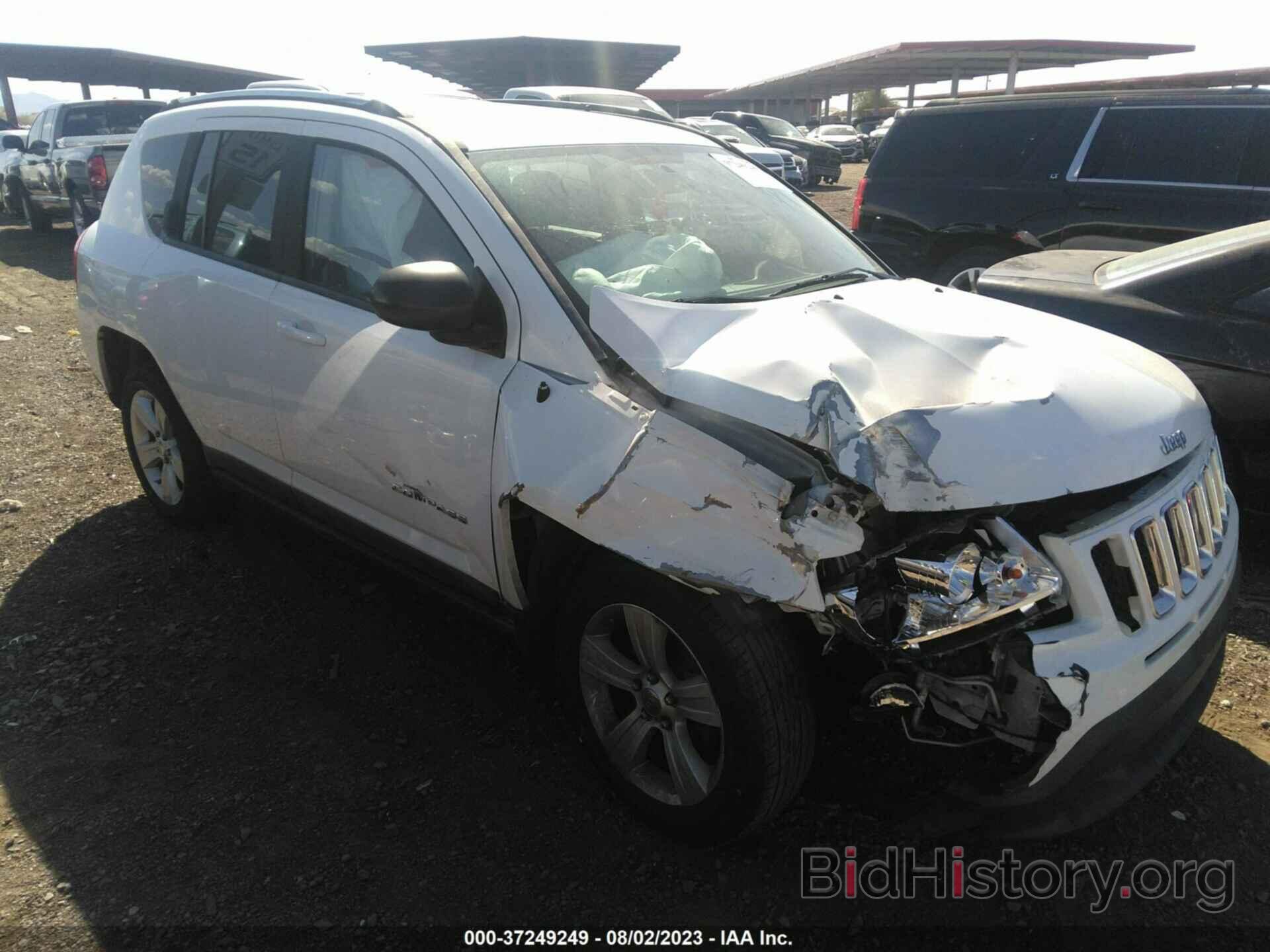 Photo 1J4NT1FA2BD236674 - JEEP COMPASS 2011