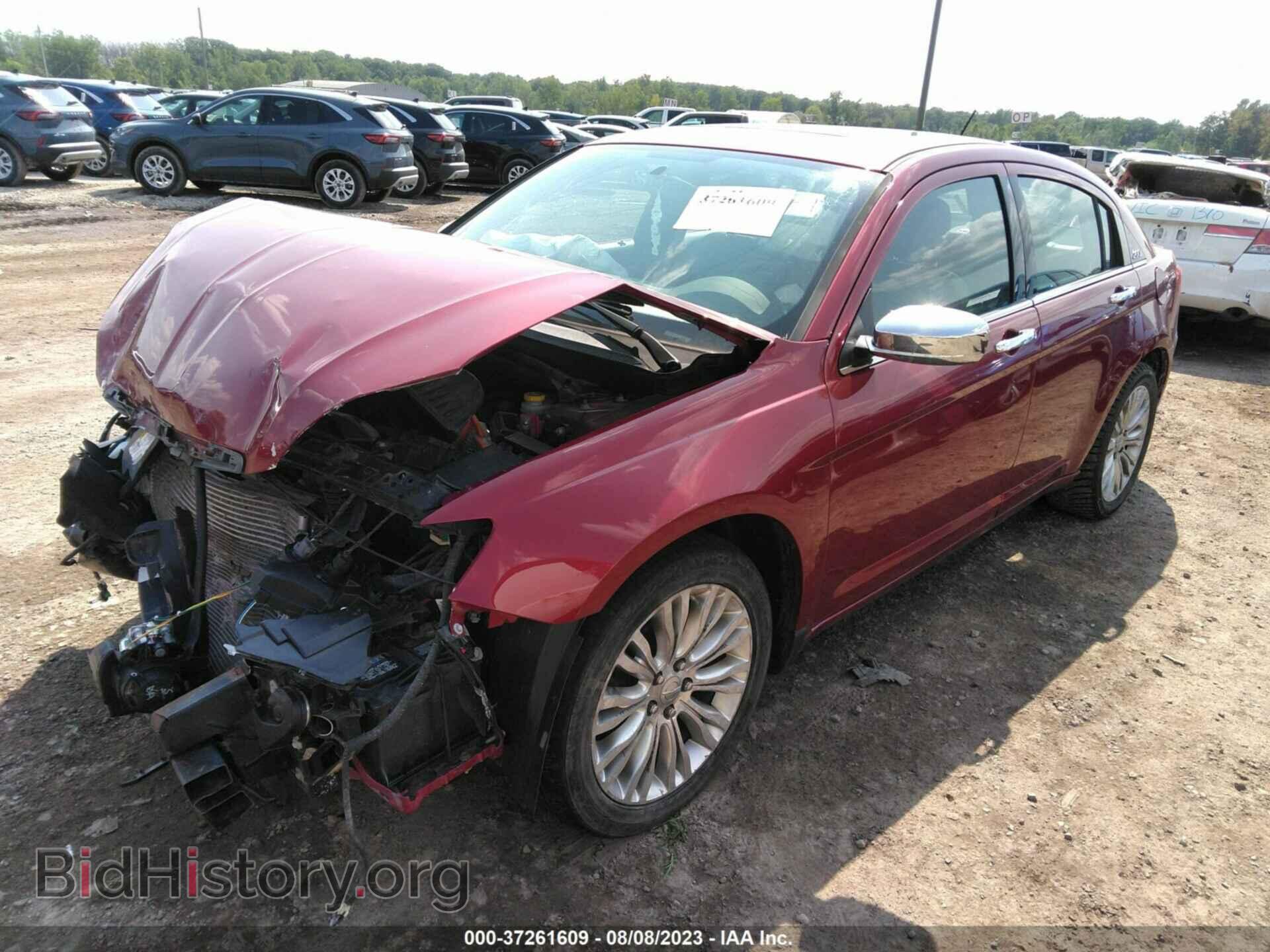 2011 CHRYSLER 200 - VIN: 1C3BC2FB0BN572054 - Photo 2