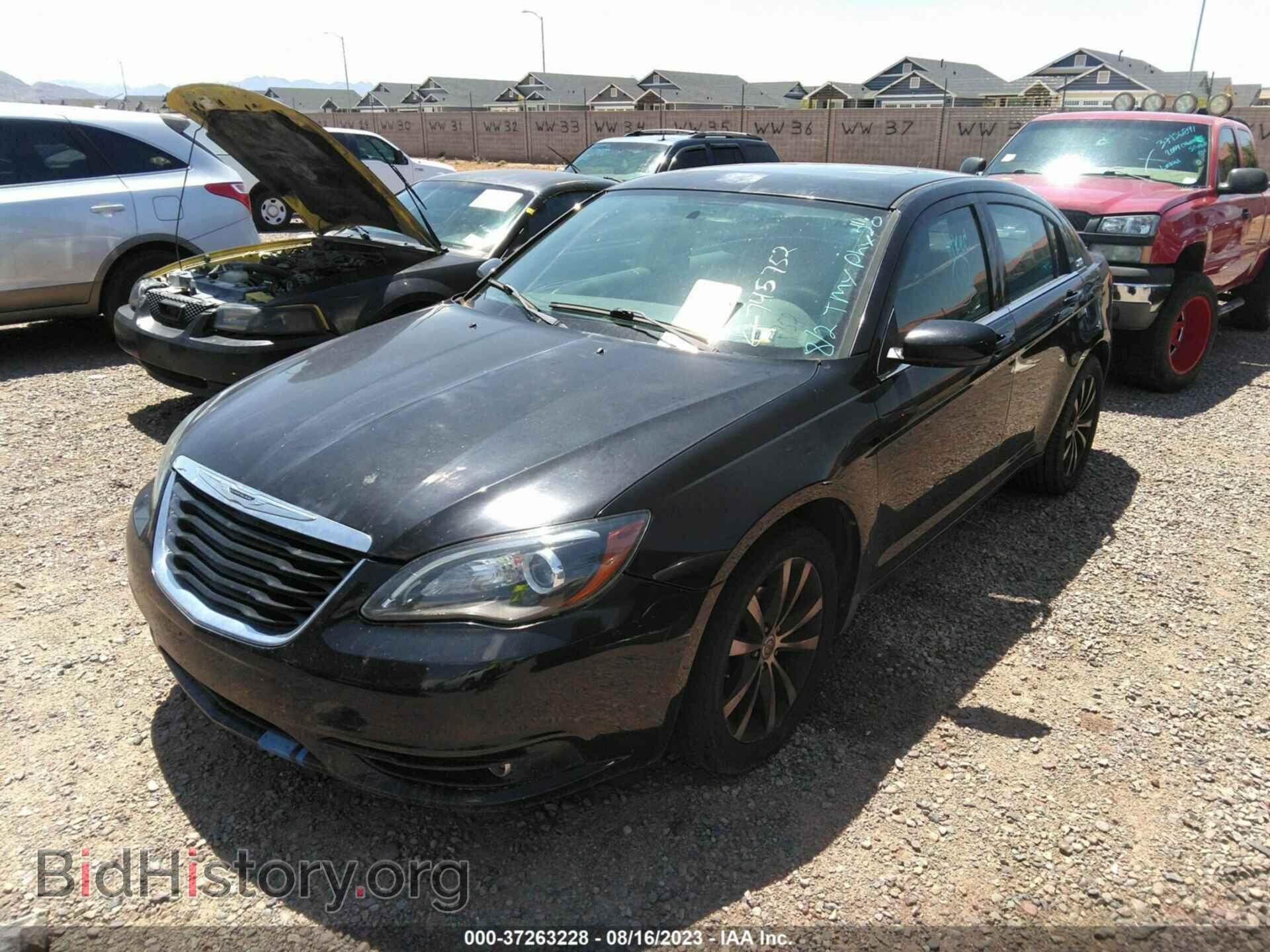 2013 CHRYSLER 200 - VIN: 1C3CCBCG3DN745752 - Photo 2