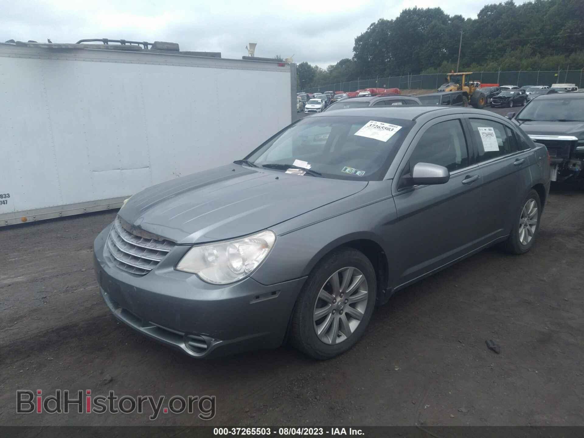 2010 CHRYSLER SEBRING - VIN: 1C3CC5FB7AN102057 - Фото 2