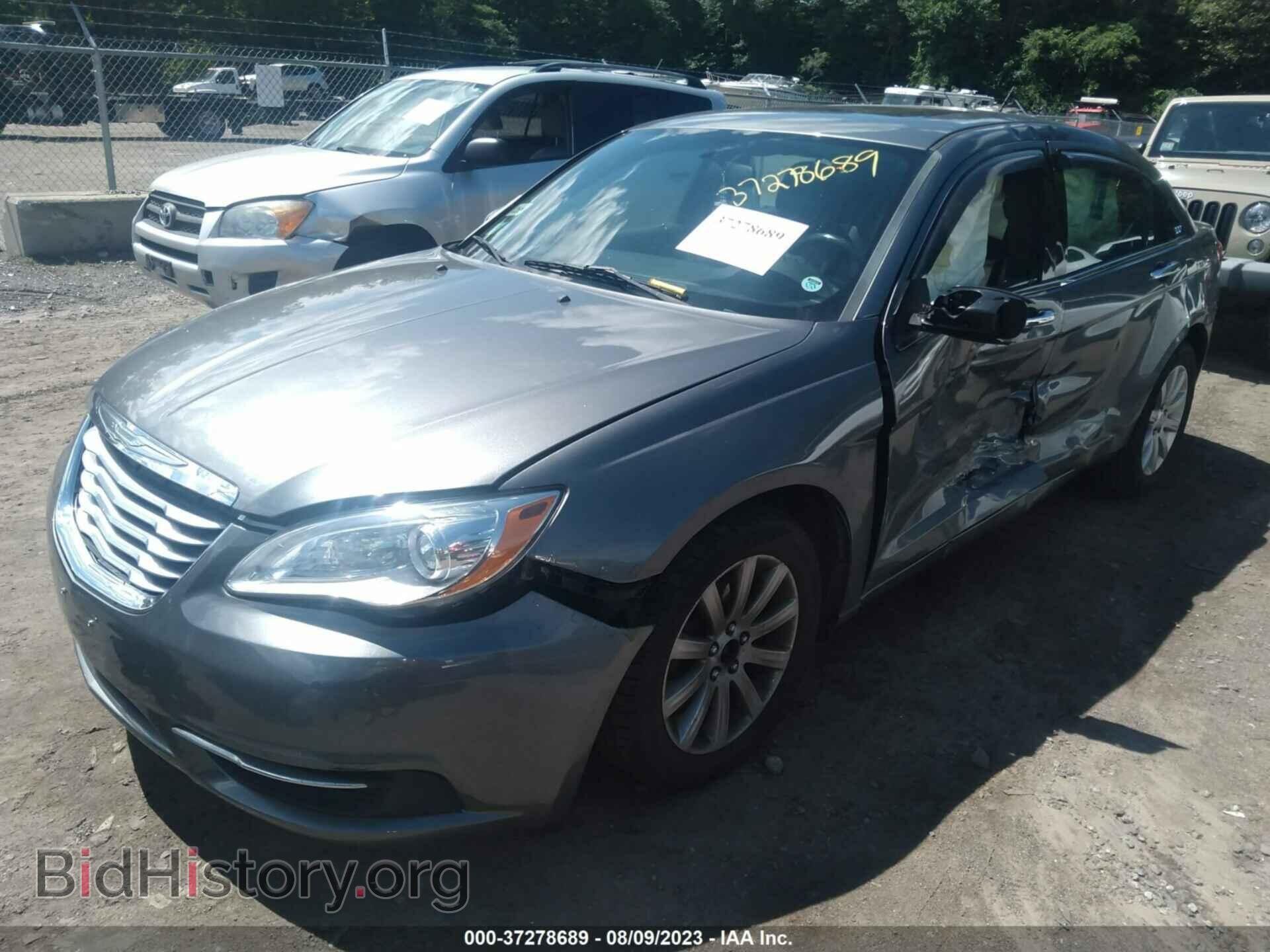 2013 CHRYSLER 200 - VIN: 1C3CCBCG2DN743779 - Фото 2