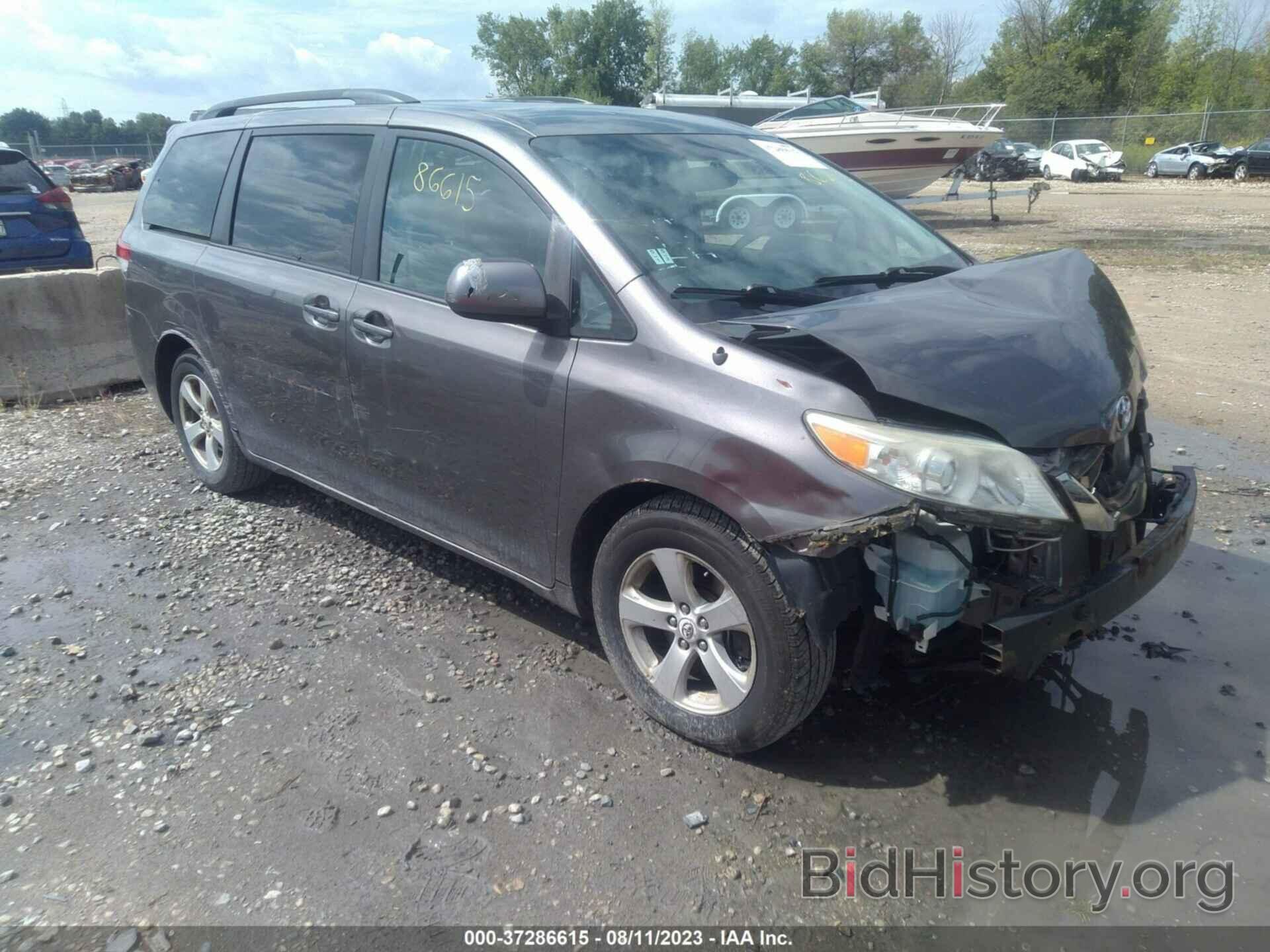 Photo 5TDKK3DC1CS204493 - TOYOTA SIENNA 2012