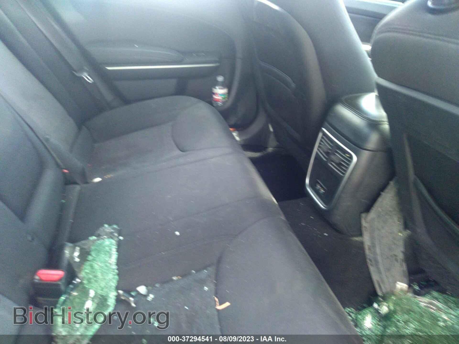 2019 CHRYSLER 300 - VIN: 2C3CCAAG3KH602058 - Фото 8
