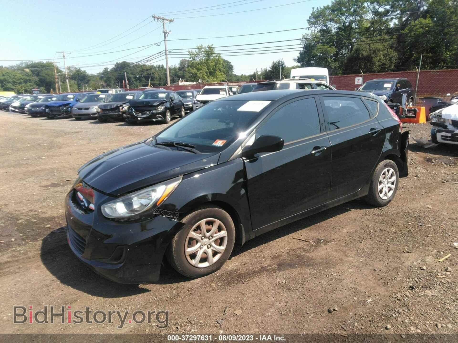 2013 HYUNDAI ACCENT - VIN: KMHCT5AE6DU135229 - Фото 2