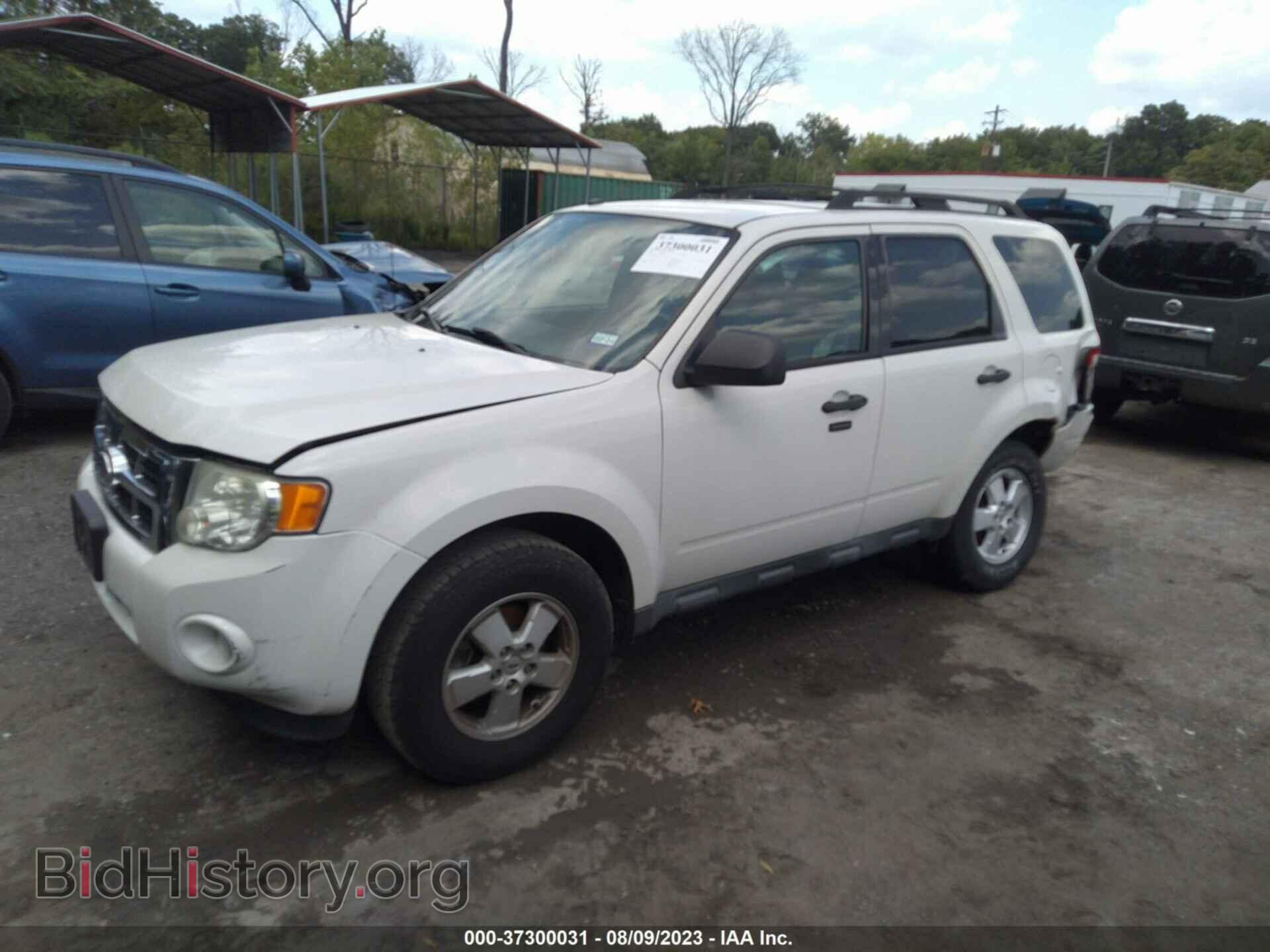 2011 FORD ESCAPE - VIN: 1FMCU0D72BKB05764 - Photo 2