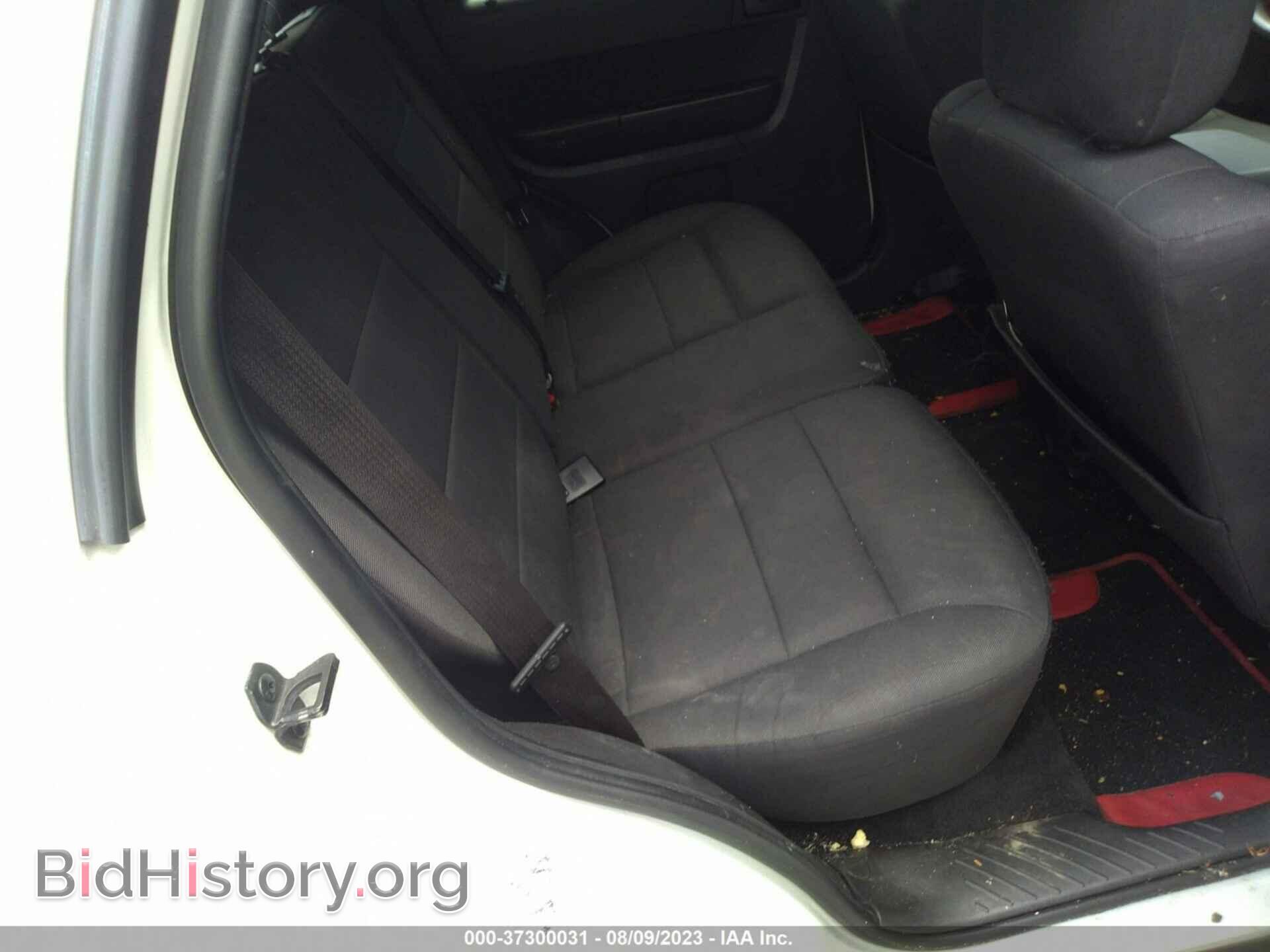 2011 FORD ESCAPE - VIN: 1FMCU0D72BKB05764 - Photo 8