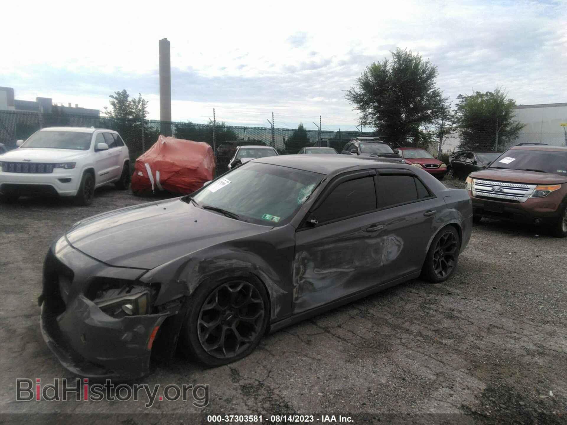 2019 CHRYSLER 300 - VIN: 2C3CCAAG3KH511582 - Фото 2