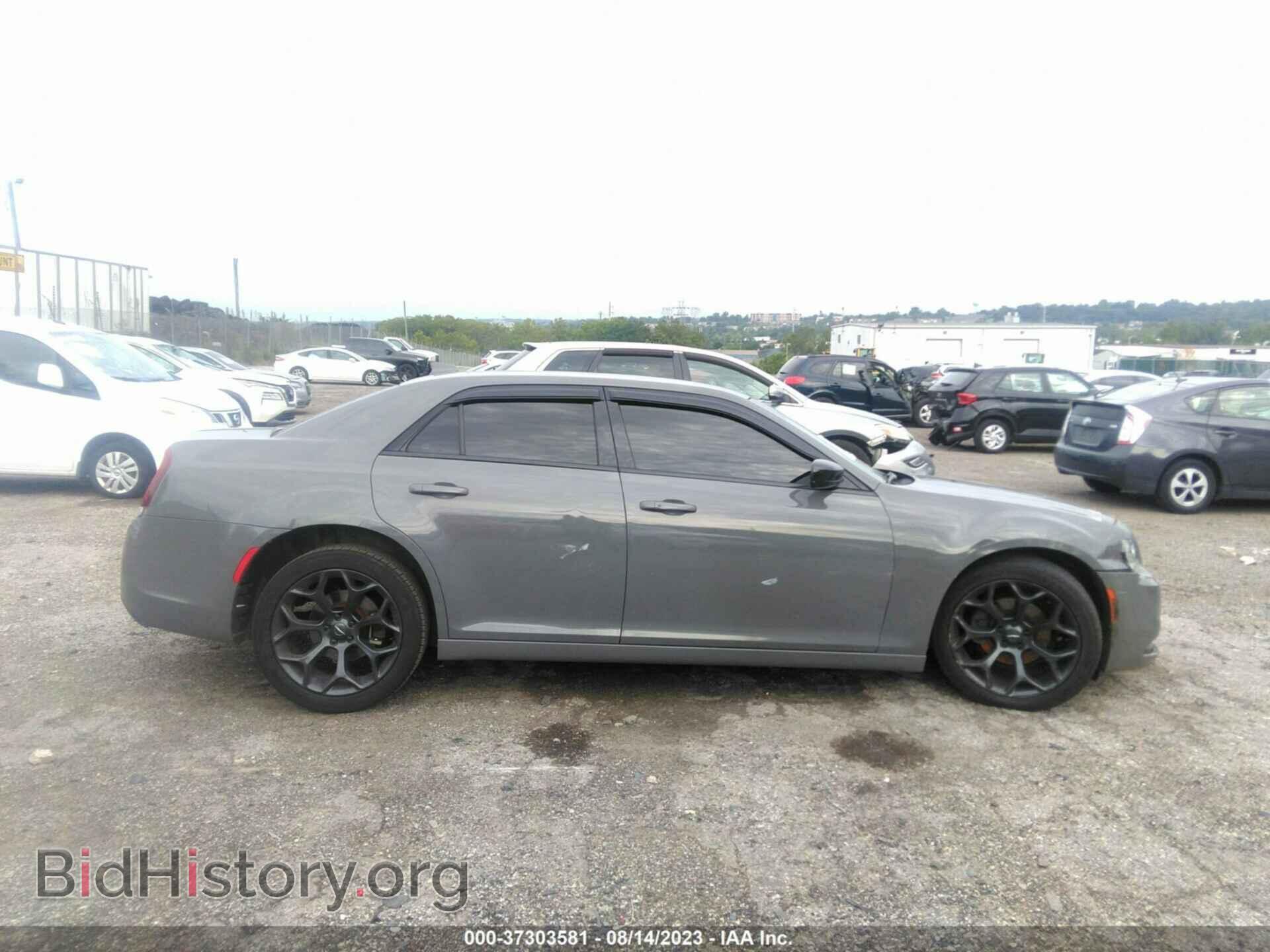 2019 CHRYSLER 300 - VIN: 2C3CCAAG3KH511582 - Фото 13