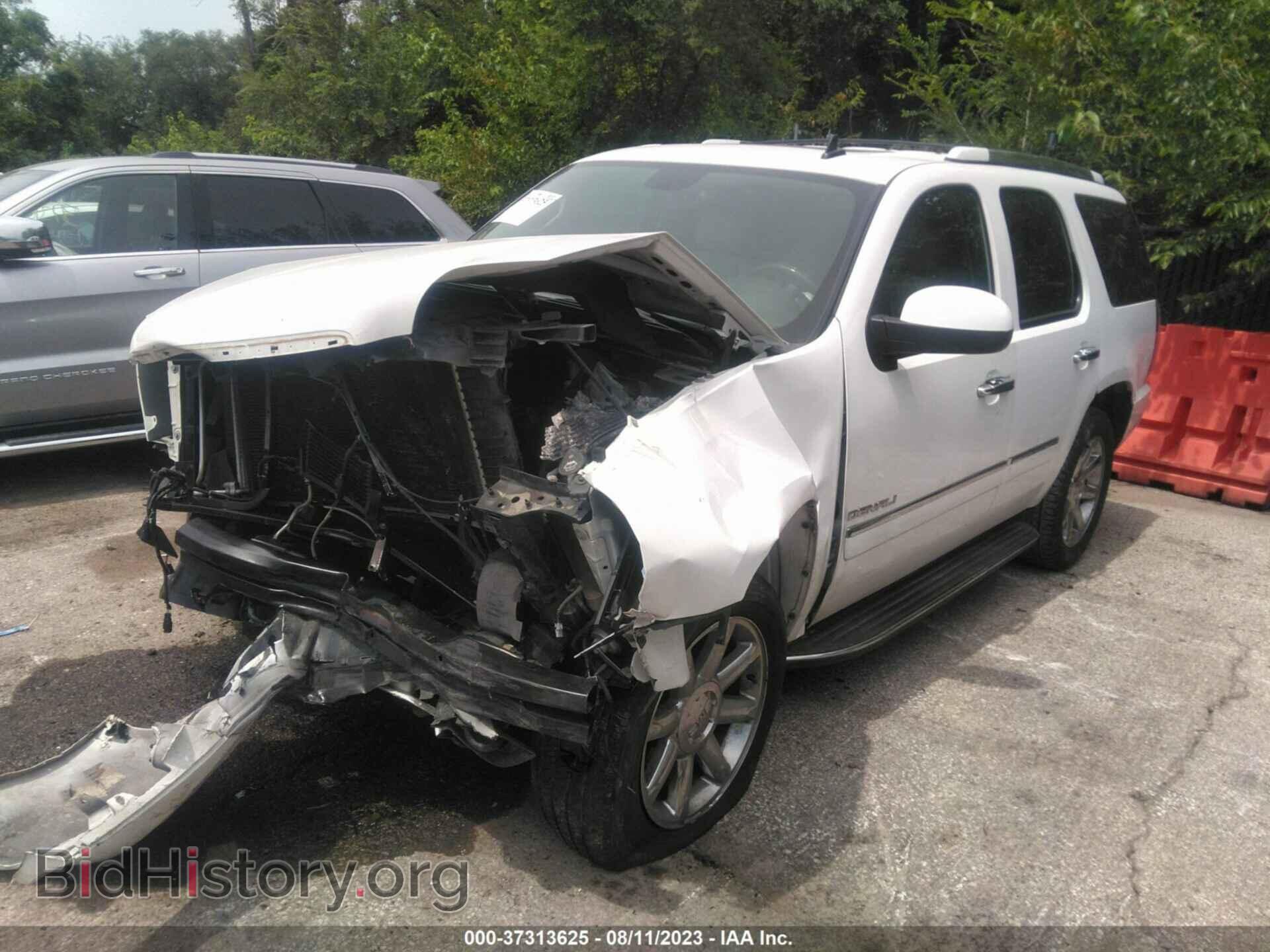 2011 GMC YUKON - VIN: 1GKS2EEFXBR398799 - Photo 2