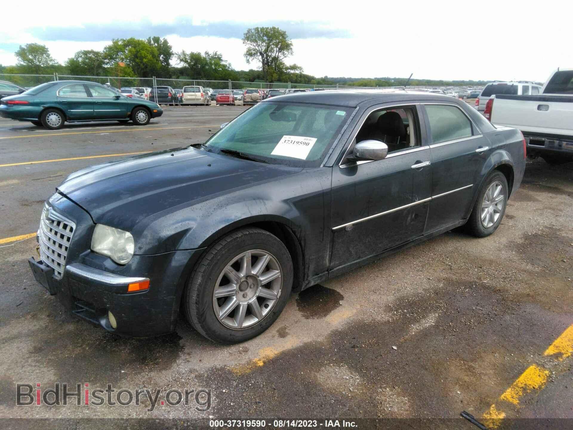 2008 CHRYSLER 300 - VIN: 2C3KA63H78H272017 - Фото 2