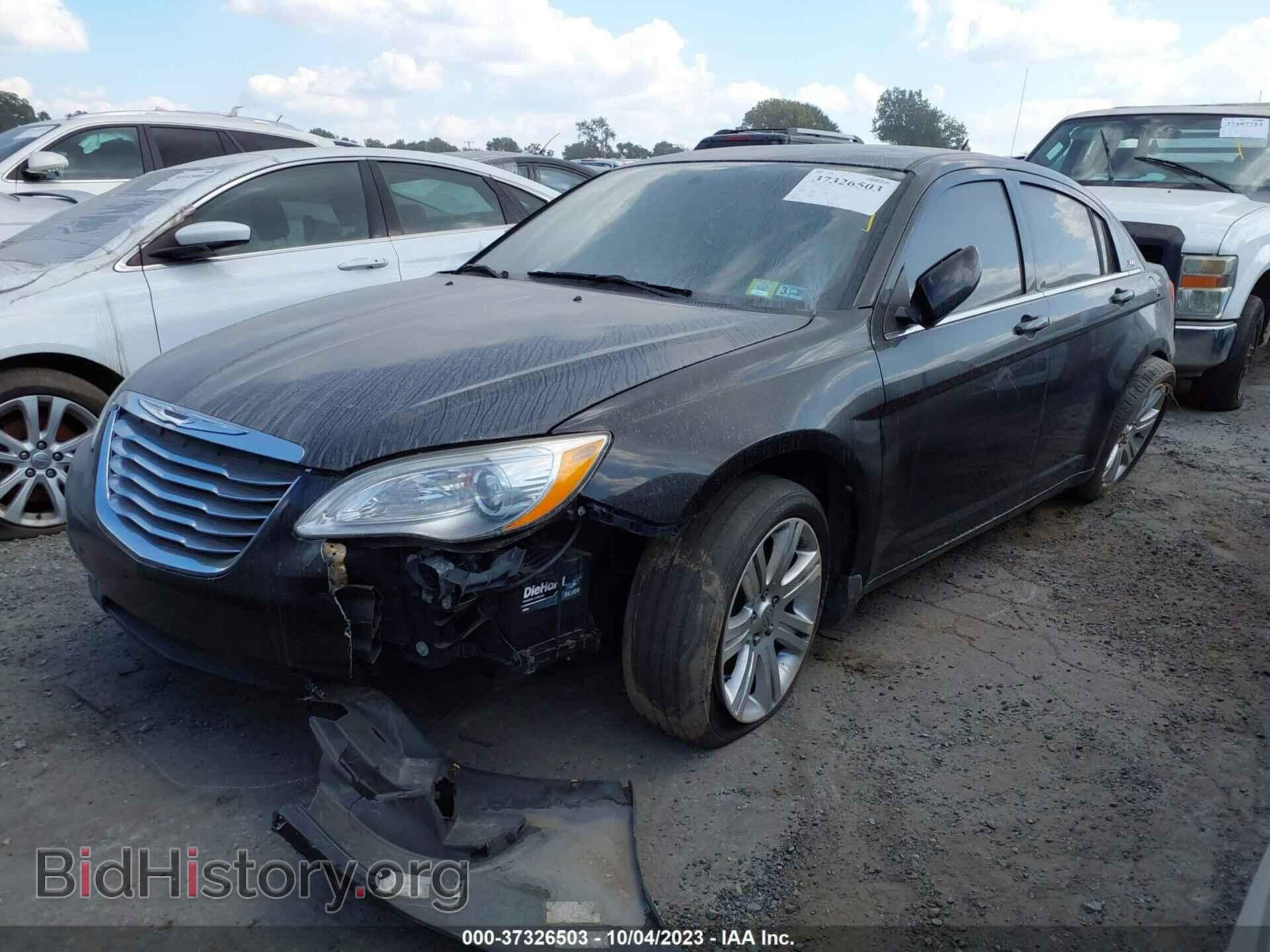 2013 CHRYSLER 200 - VIN: 1C3CCBAB5DN687070 - Фото 2
