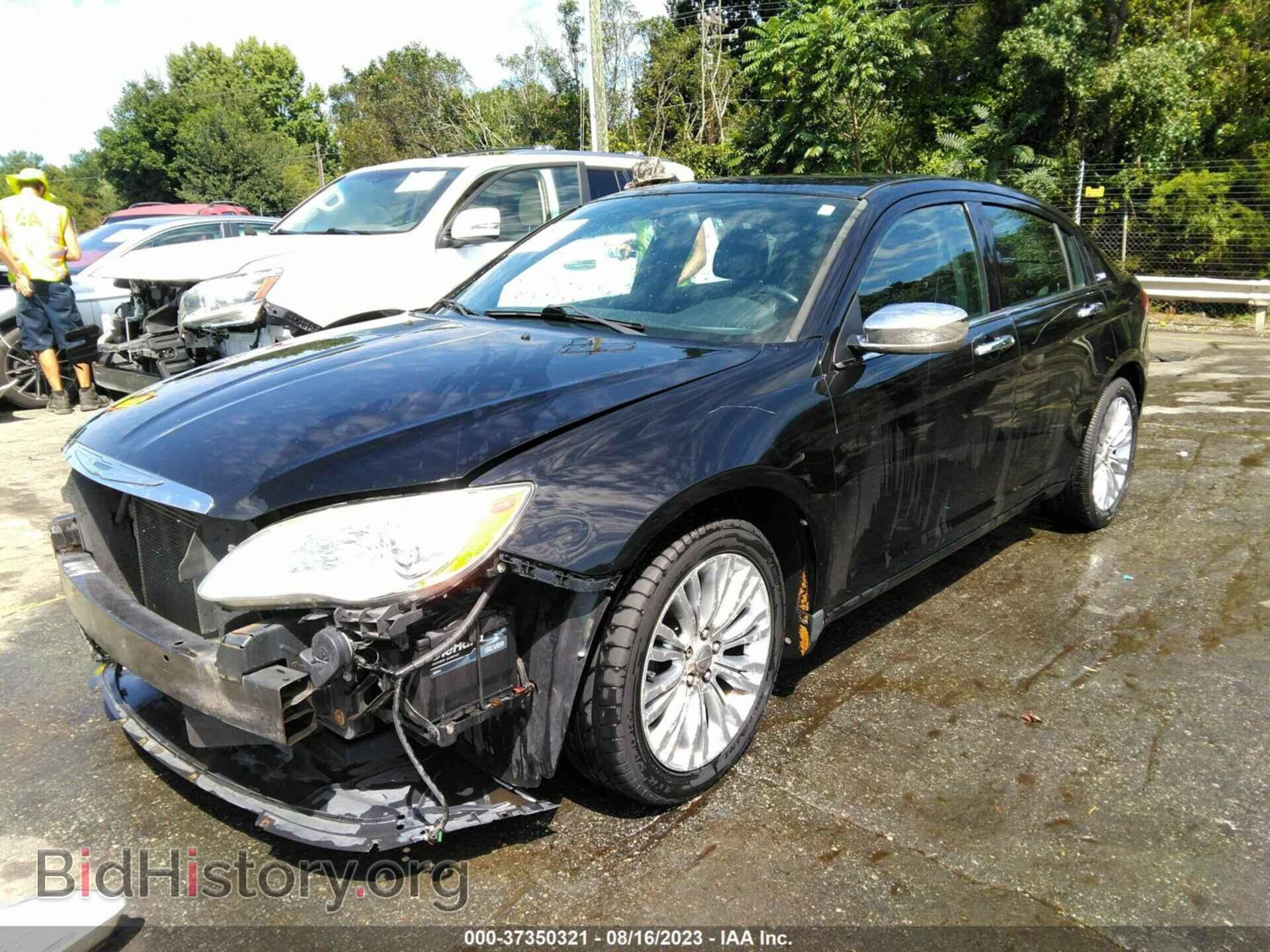 2011 CHRYSLER 200 - VIN: 1C3BC2FB2BN570743 - Фото 2