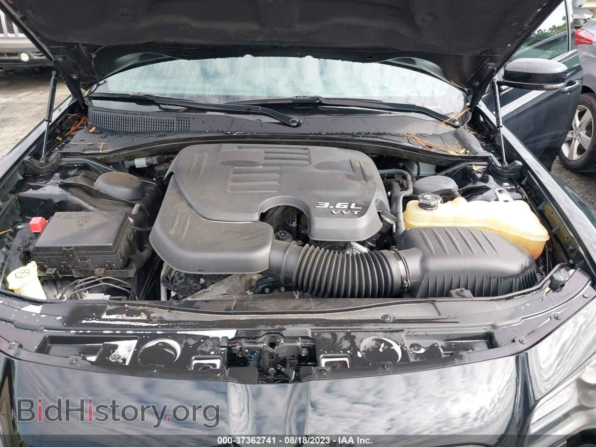 2016 CHRYSLER 300 - VIN: 2C3CCAGG3GH296493 - Фото 10