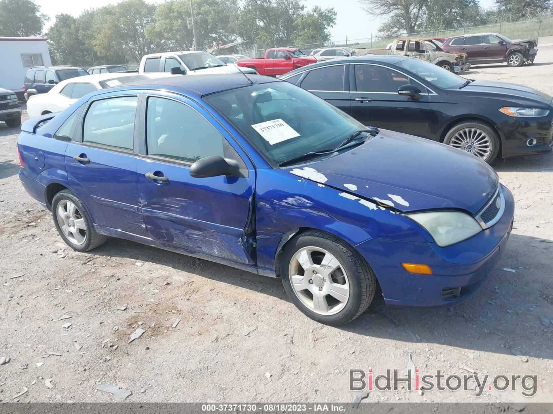 Photo 1FAHP34N76W183656 - FORD FOCUS 2006