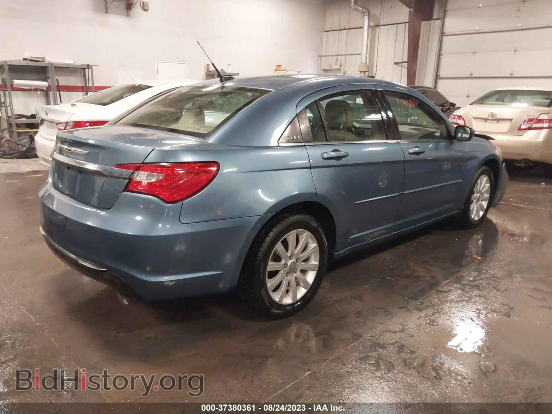 2011 CHRYSLER 200 - VIN: 1C3BC1FG4BN538883 - Фото 4