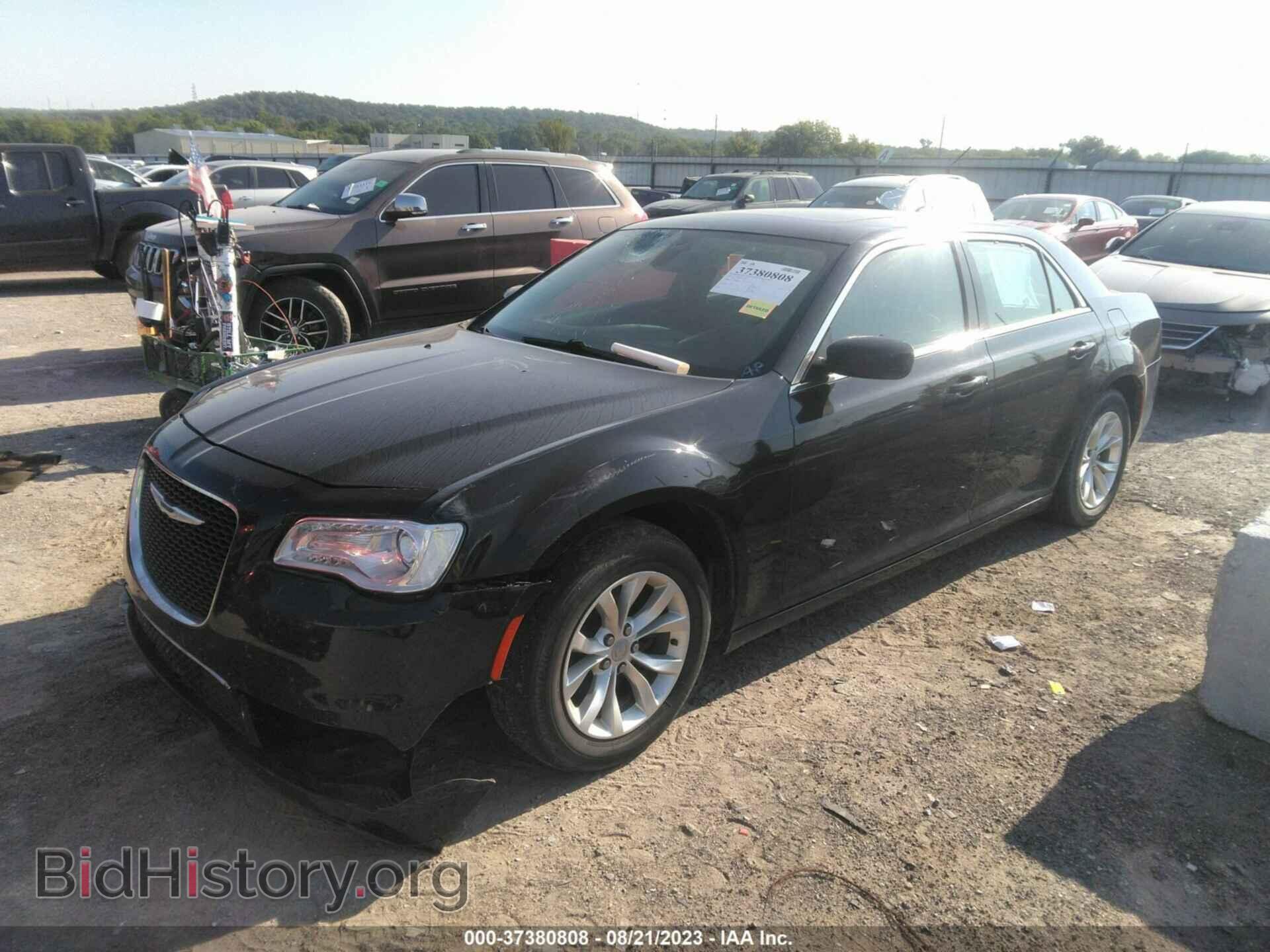 2016 CHRYSLER 300 - VIN: 2C3CCAAG3GH243303 - Фото 2