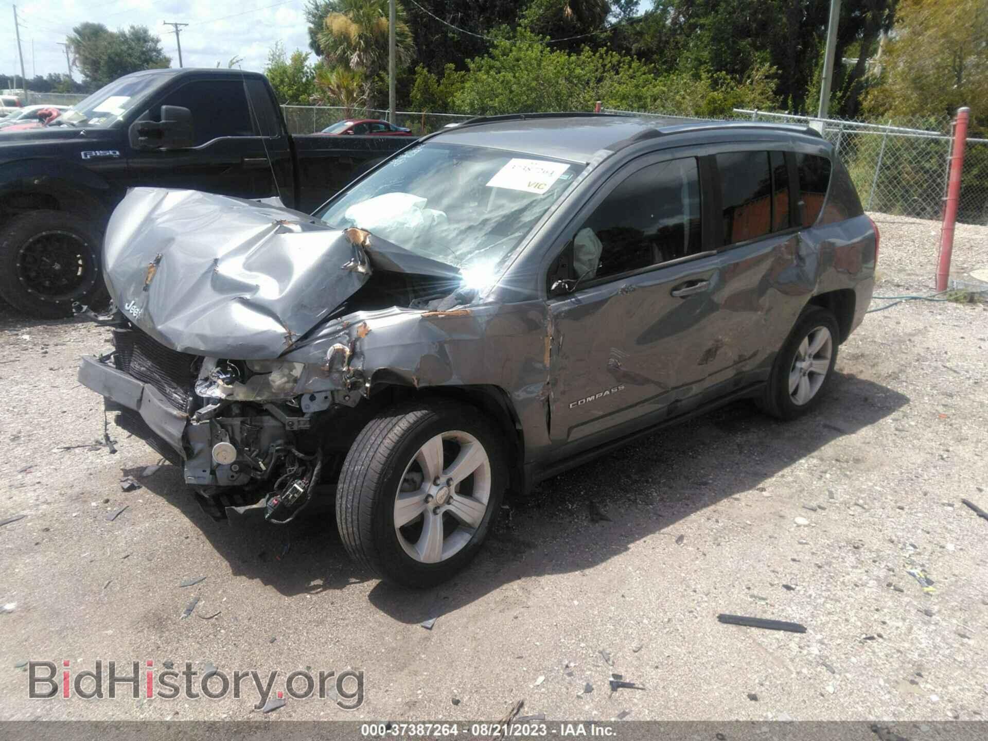 2011 JEEP COMPASS - VIN: 1J4NT1FA7BD256032 - Фото 2